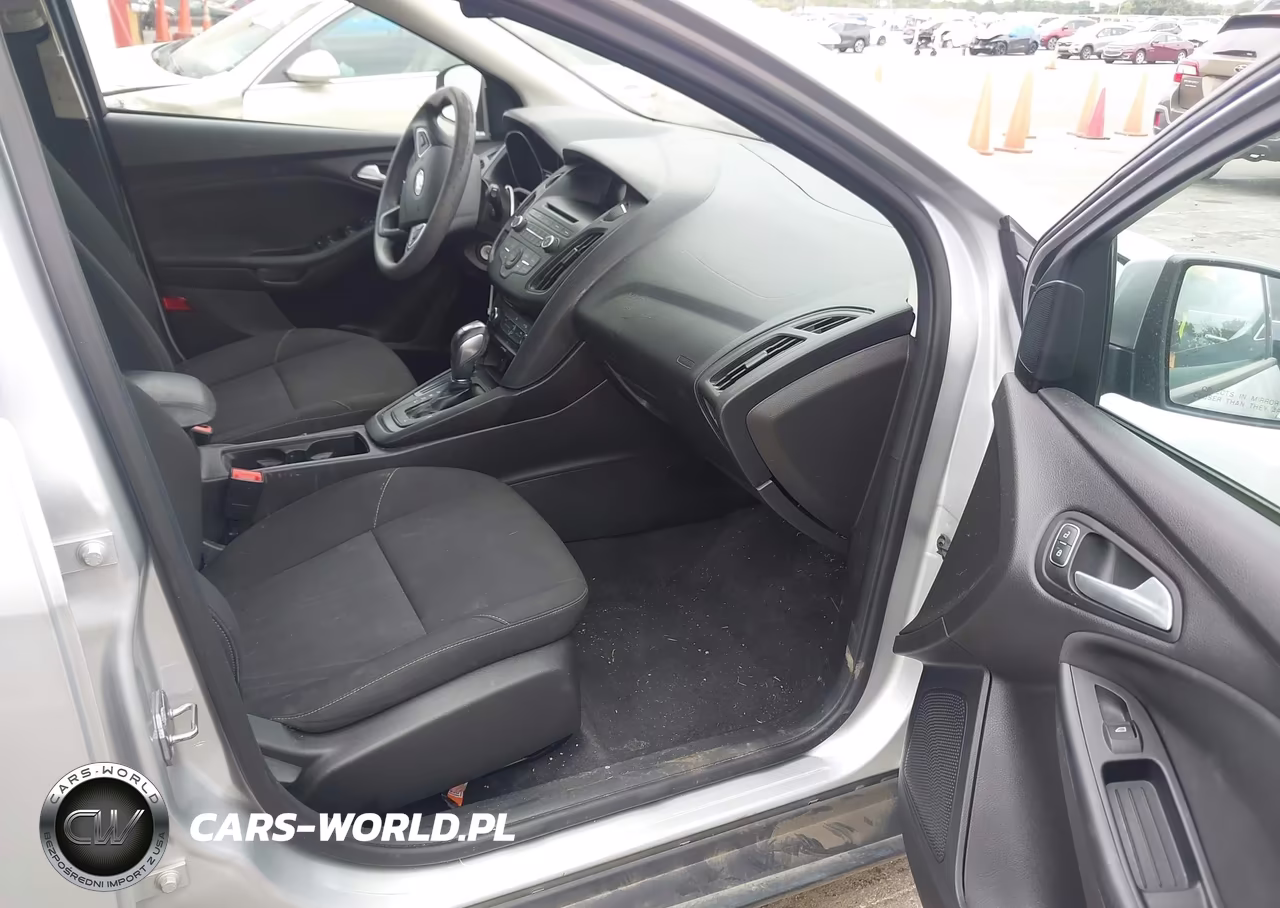 2015 Ford Focus Se VIN:1FADP3K23FL223756 - 5