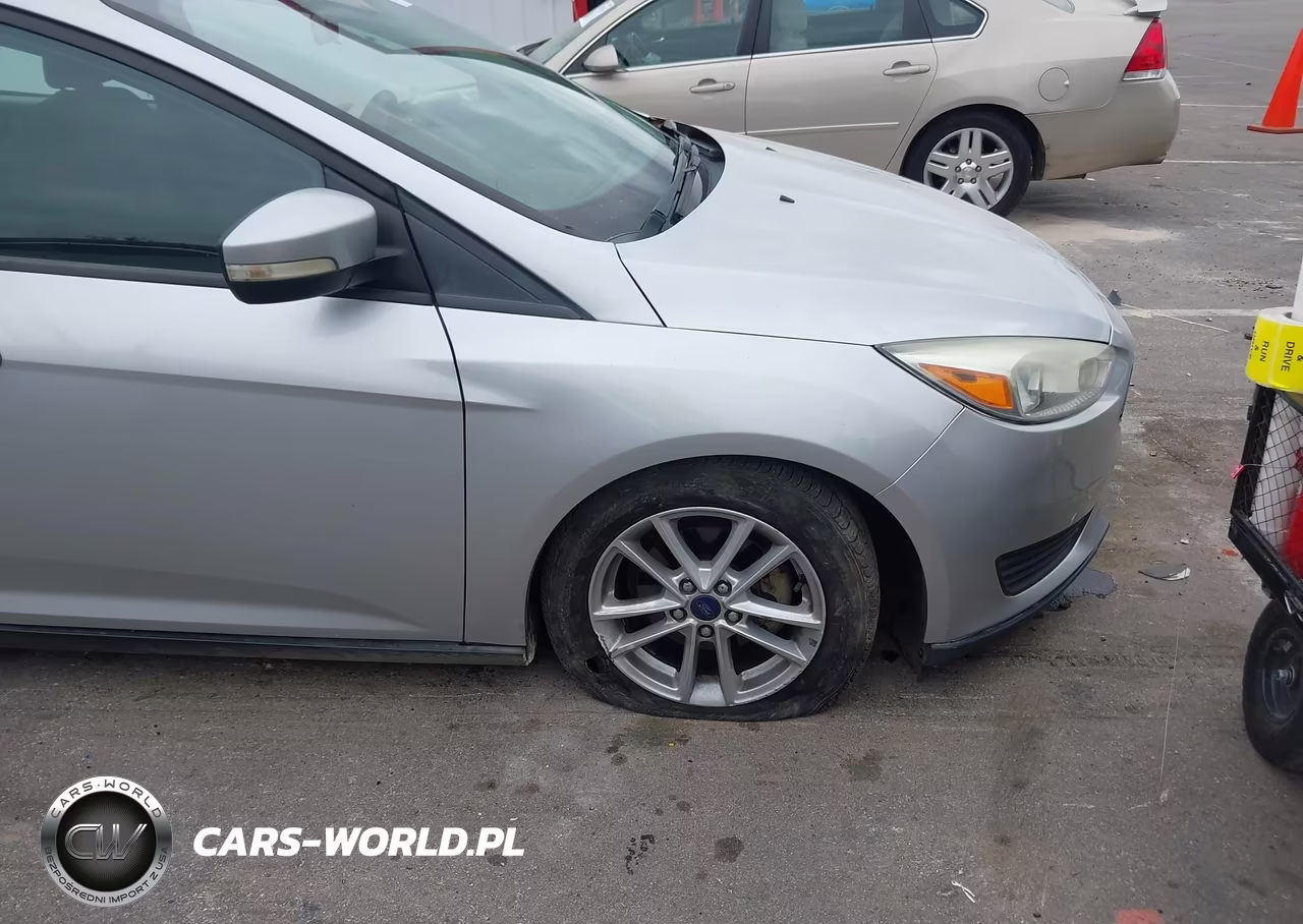 2015 Ford Focus Se VIN:1FADP3K23FL223756 - 6