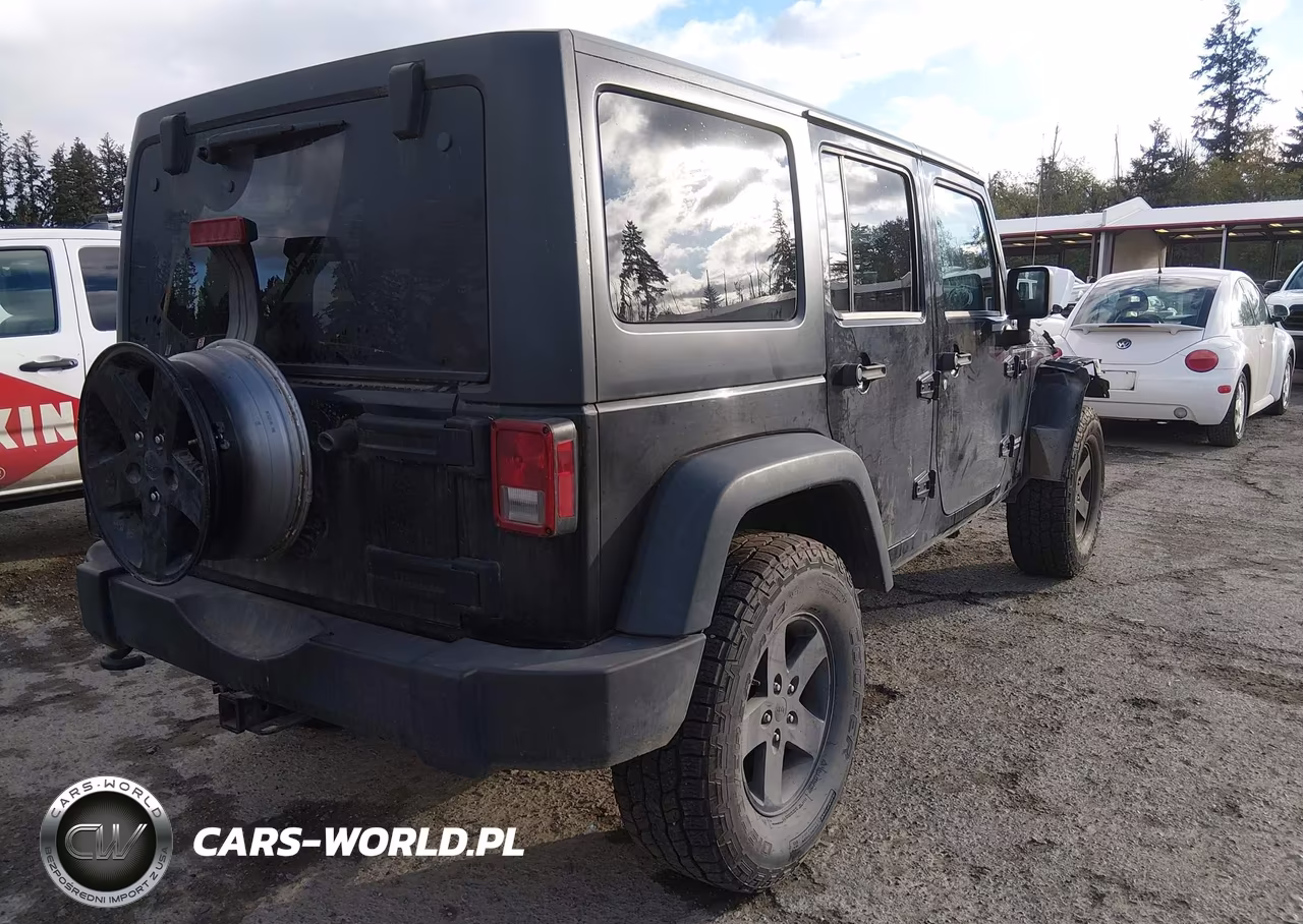 2012 Jeep Wrangler Unlimited Rubicon VIN:1C4BJWFG0CL258745 - 4