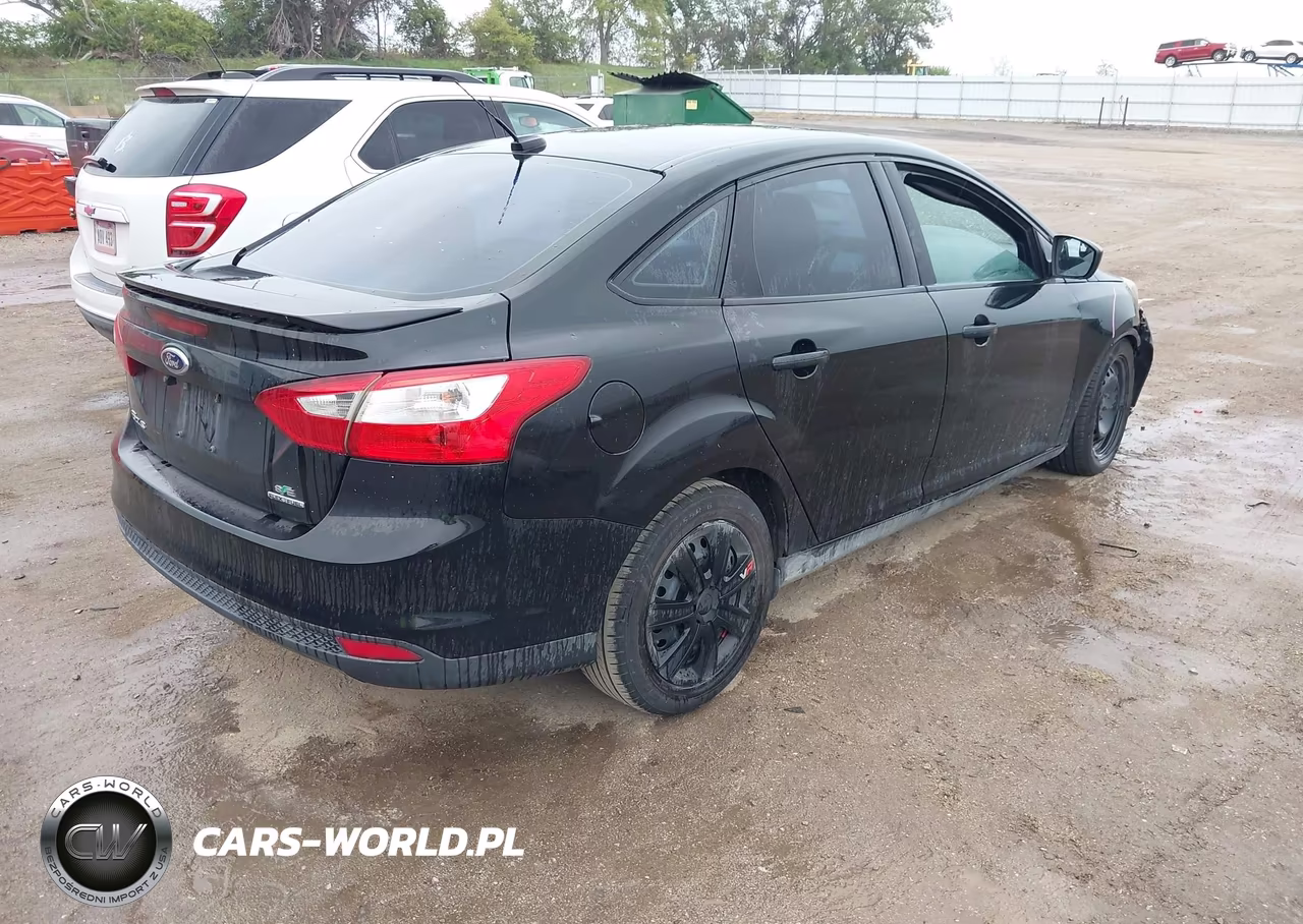 2012 Ford Focus Se VIN:1FAHP3F20CL409701 - 4