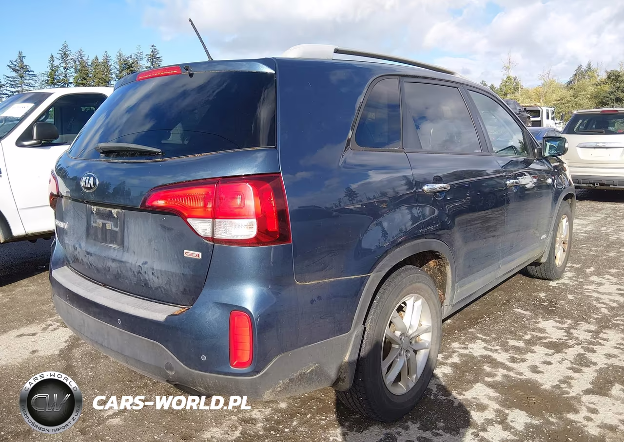 2015 Kia Sorento Lx VIN:5XYKTDA66FG600955 - 4