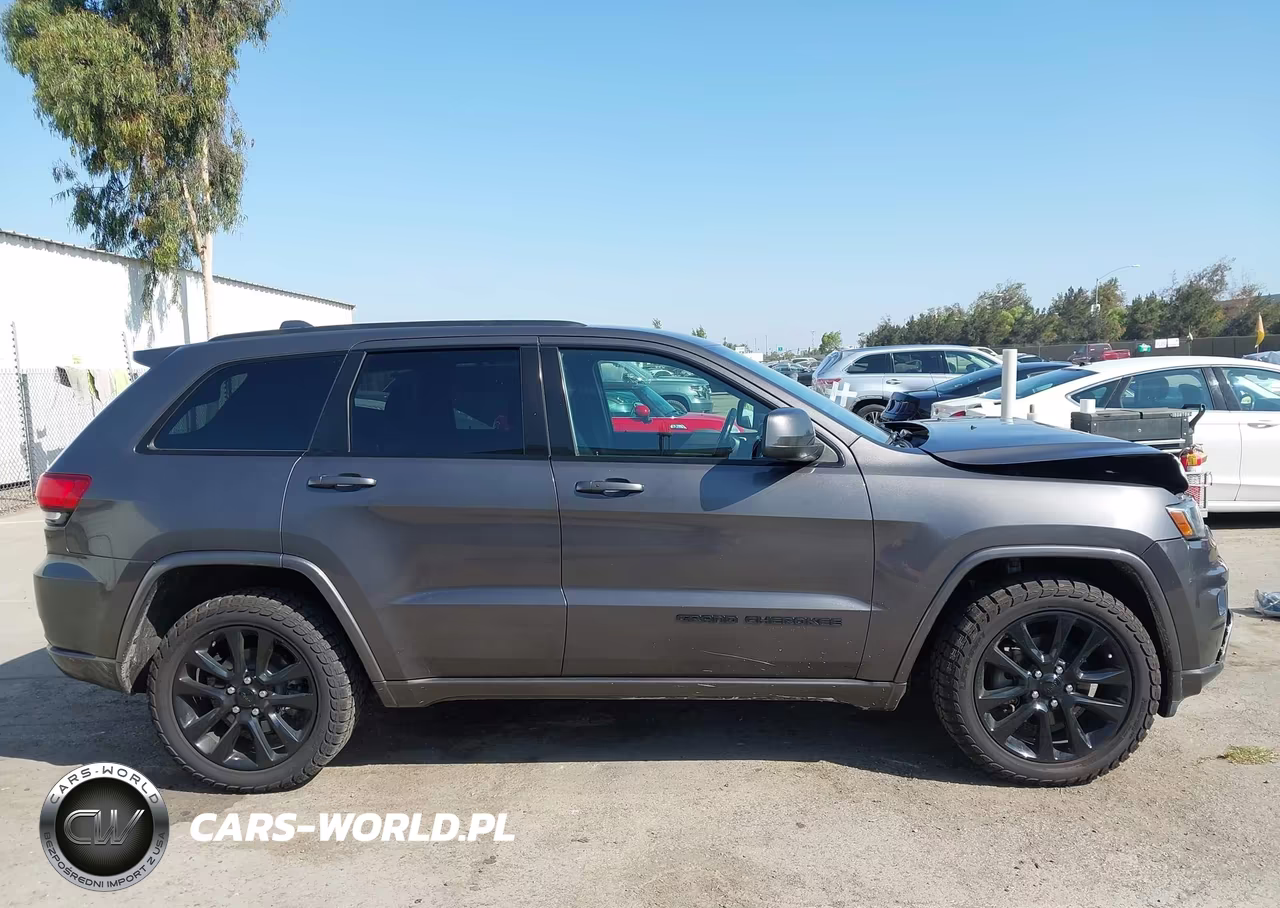 2018 Jeep Grand Cherokee Altitude 4X2 VIN:1C4RJEAG4JC382885 - 13