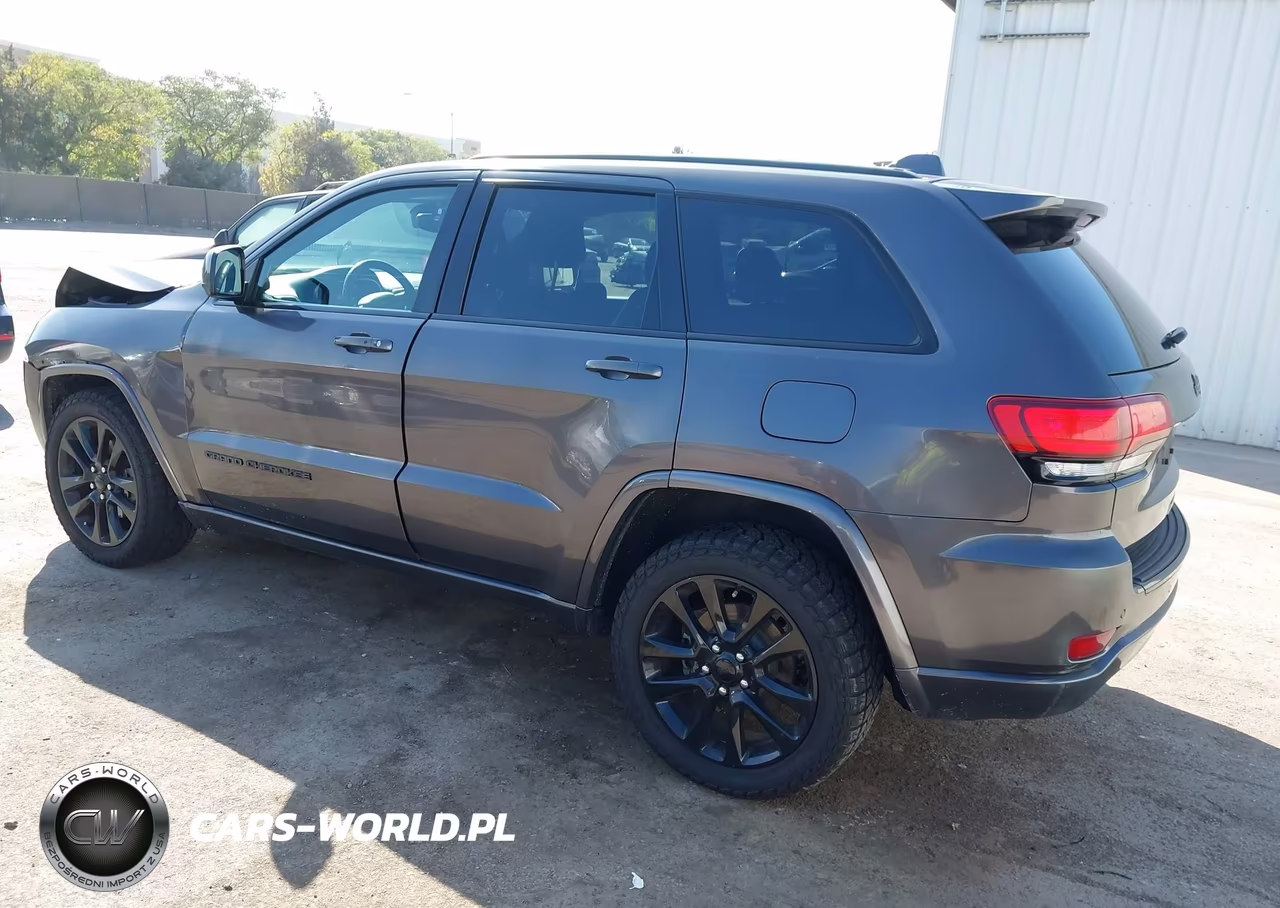 2018 Jeep Grand Cherokee Altitude 4X2 VIN:1C4RJEAG4JC382885 - 3