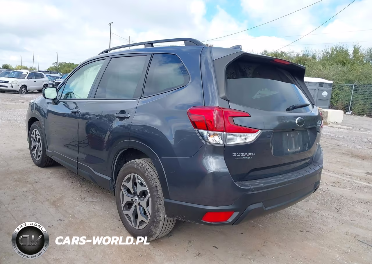 2020 Subaru Forester Premium VIN:JF2SKAJC7LH590206 - 3