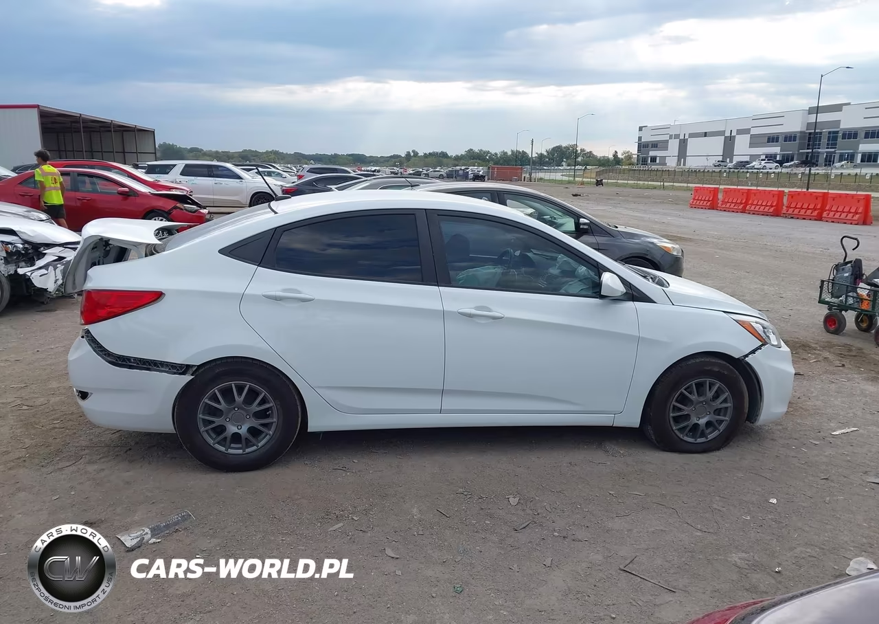 2015 Hyundai Accent Gls VIN:KMHCT4AE8FU808048 - 13
