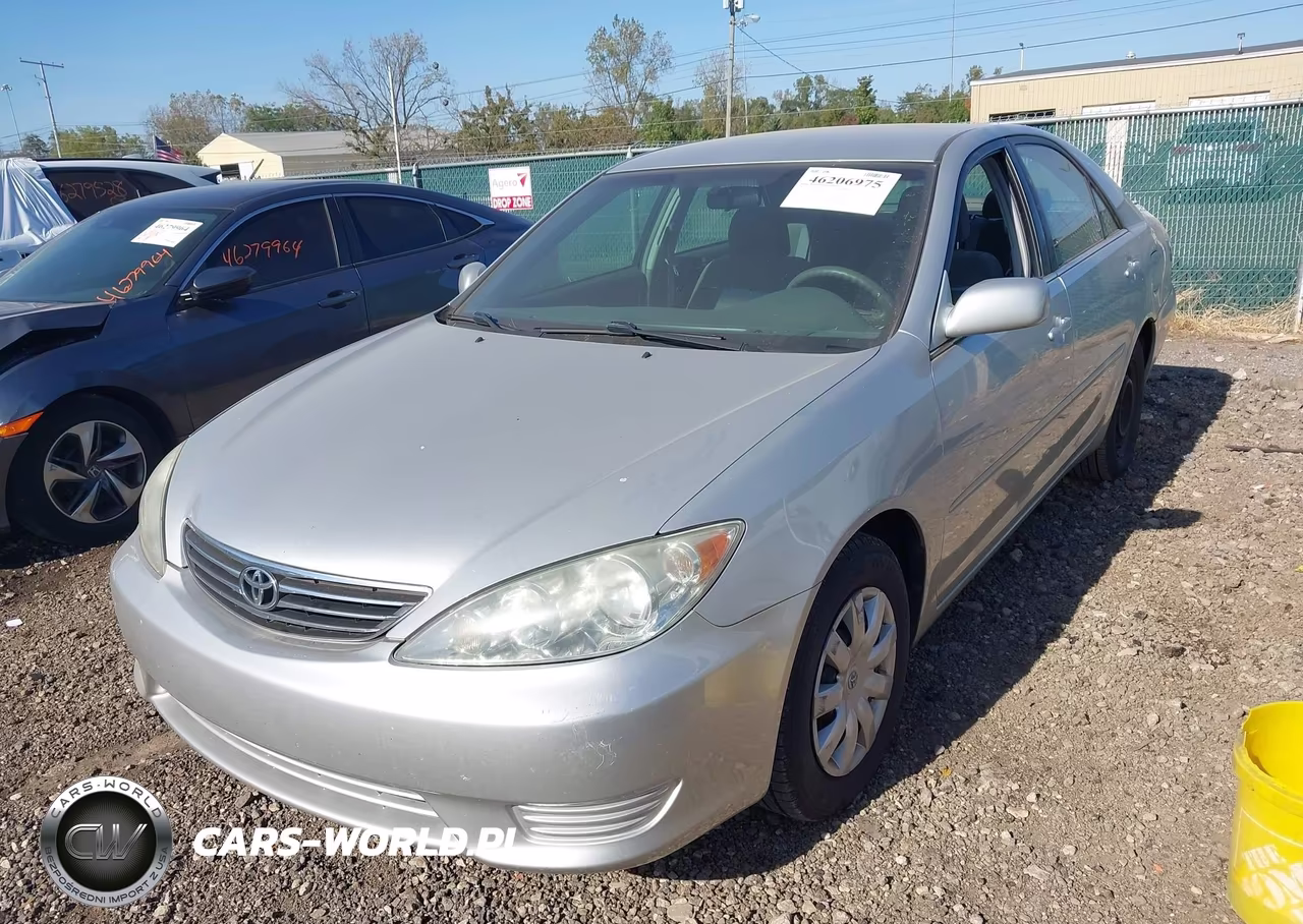 2005 Toyota Camry Le VIN:4T1BE32K75U564556 - 12