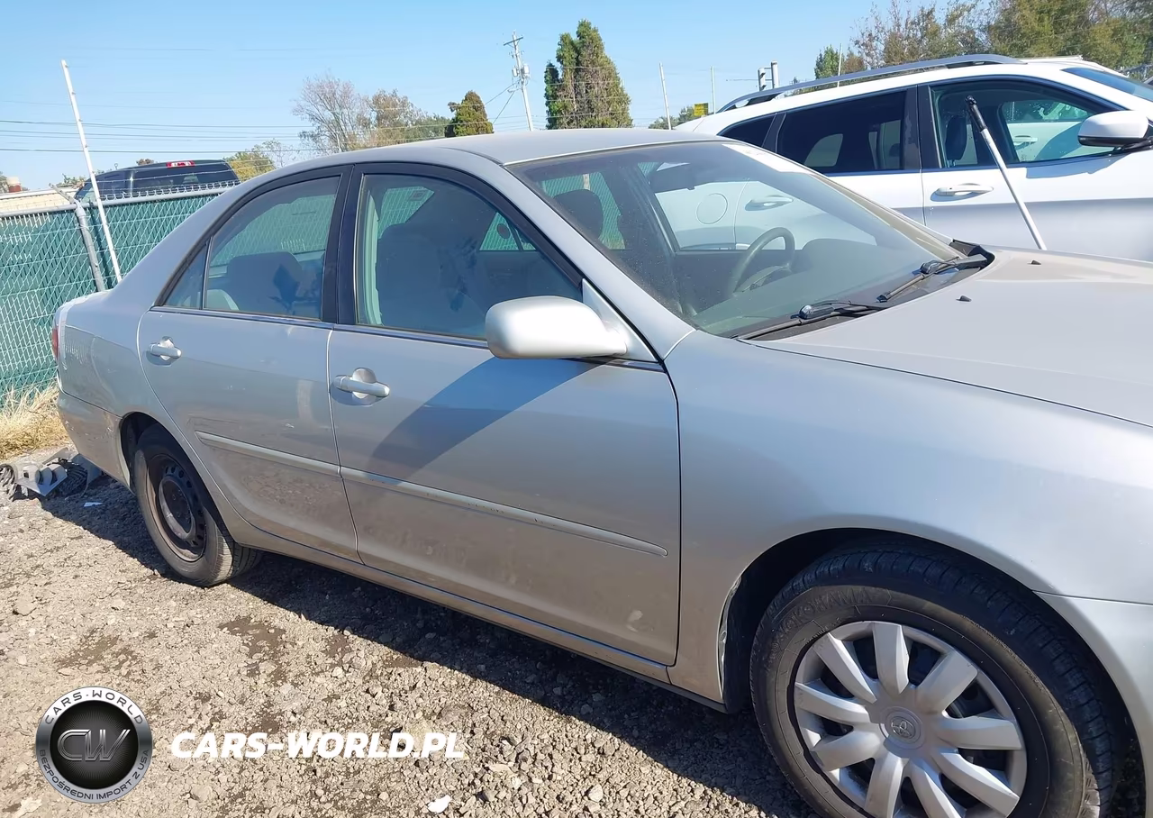 2005 Toyota Camry Le VIN:4T1BE32K75U564556 - 13