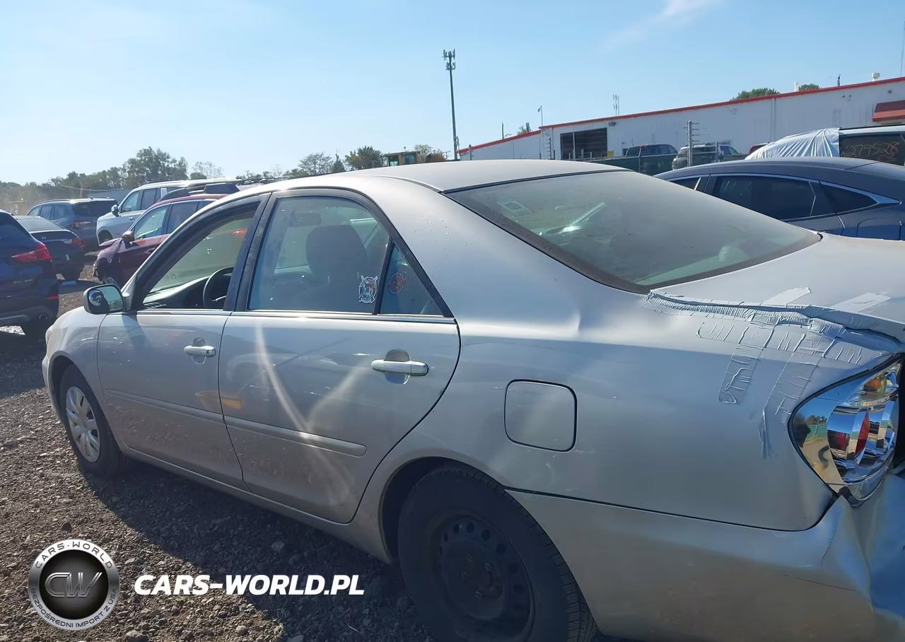 2005 Toyota Camry Le VIN:4T1BE32K75U564556 - 14