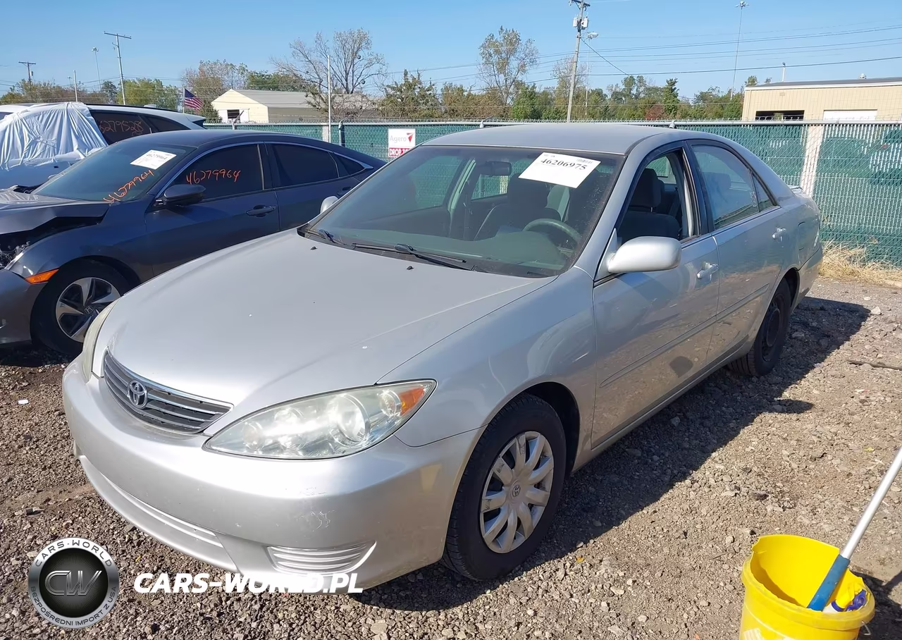 2005 Toyota Camry Le VIN:4T1BE32K75U564556 - 2