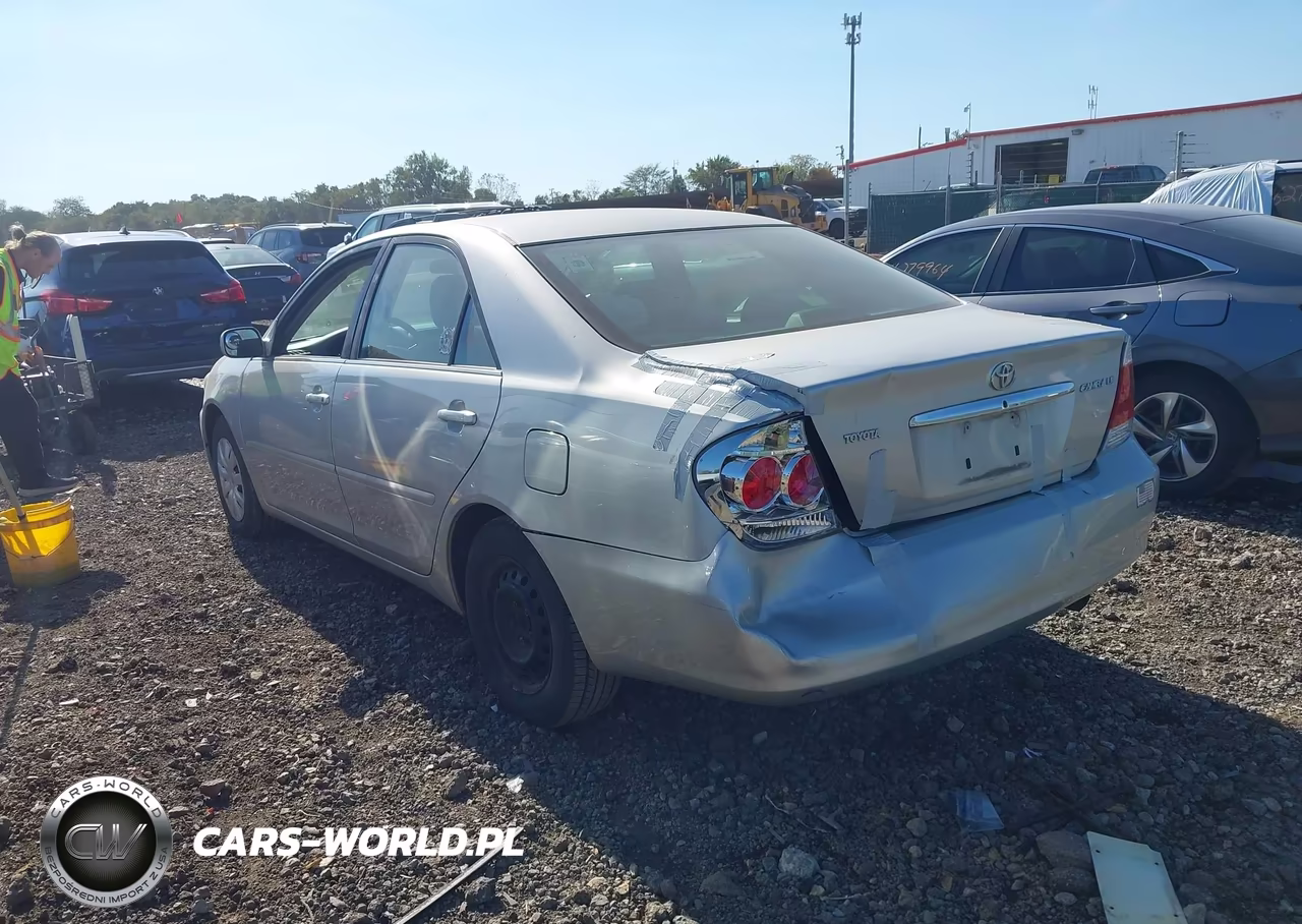 2005 Toyota Camry Le VIN:4T1BE32K75U564556 - 3