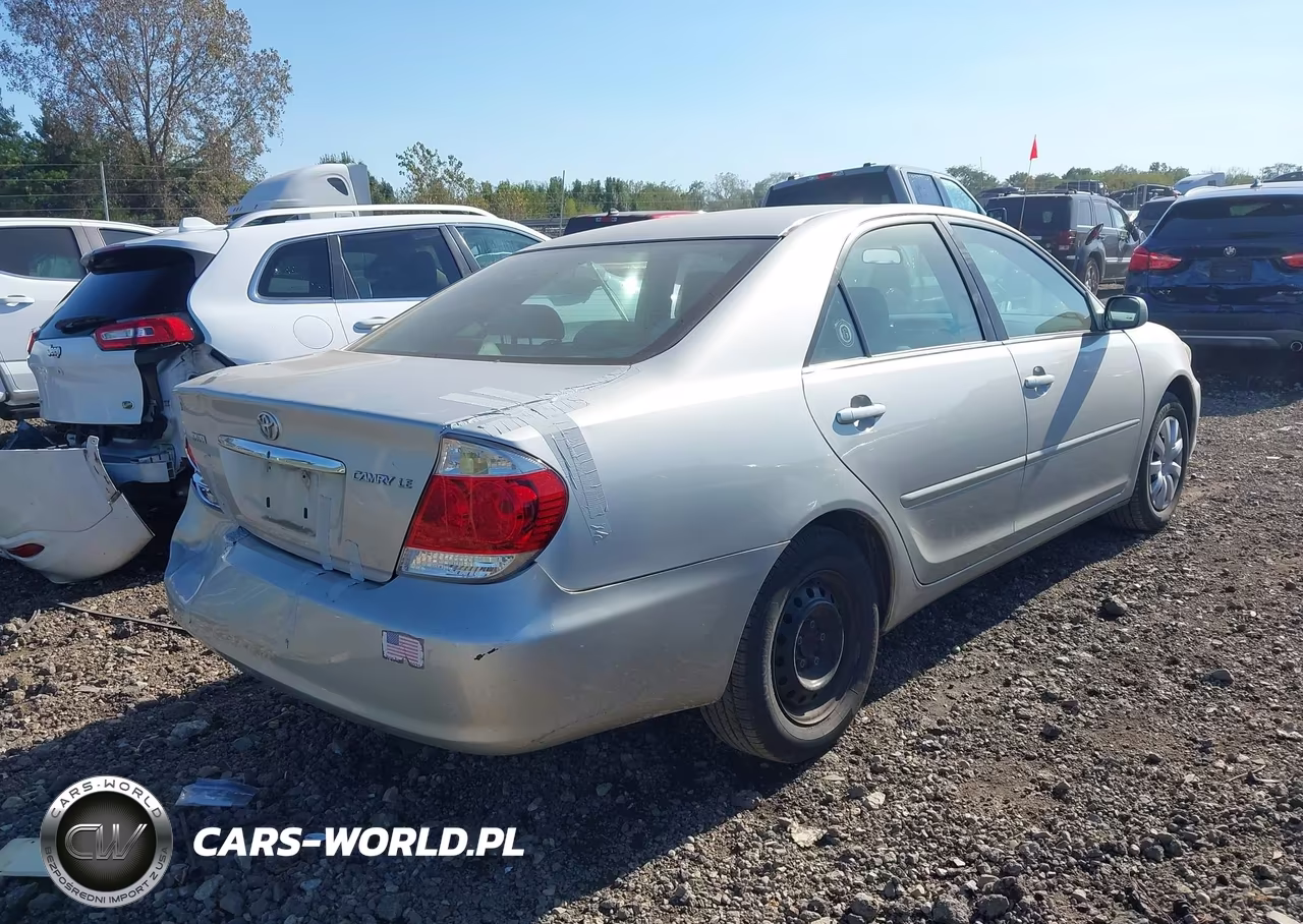 2005 Toyota Camry Le VIN:4T1BE32K75U564556 - 4