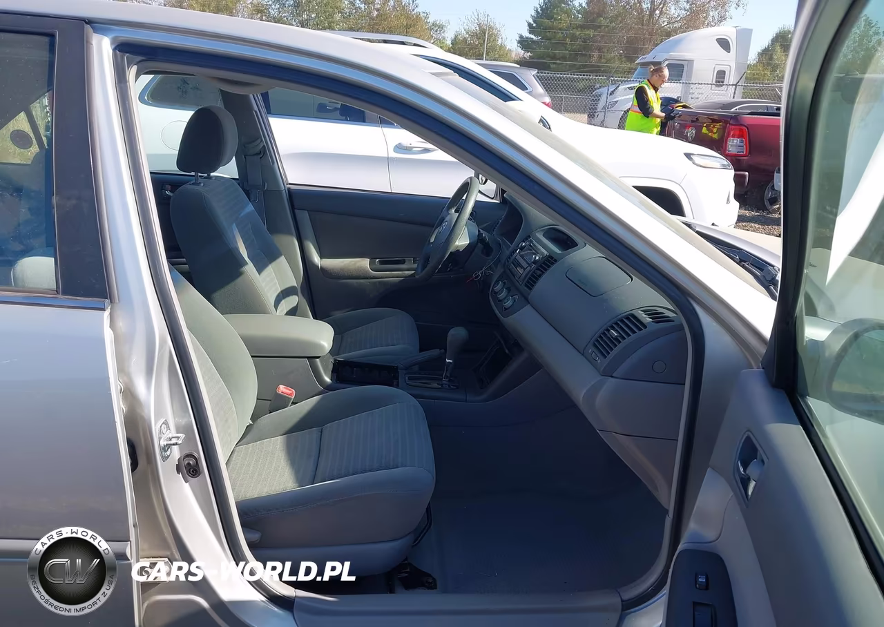 2005 Toyota Camry Le VIN:4T1BE32K75U564556 - 5
