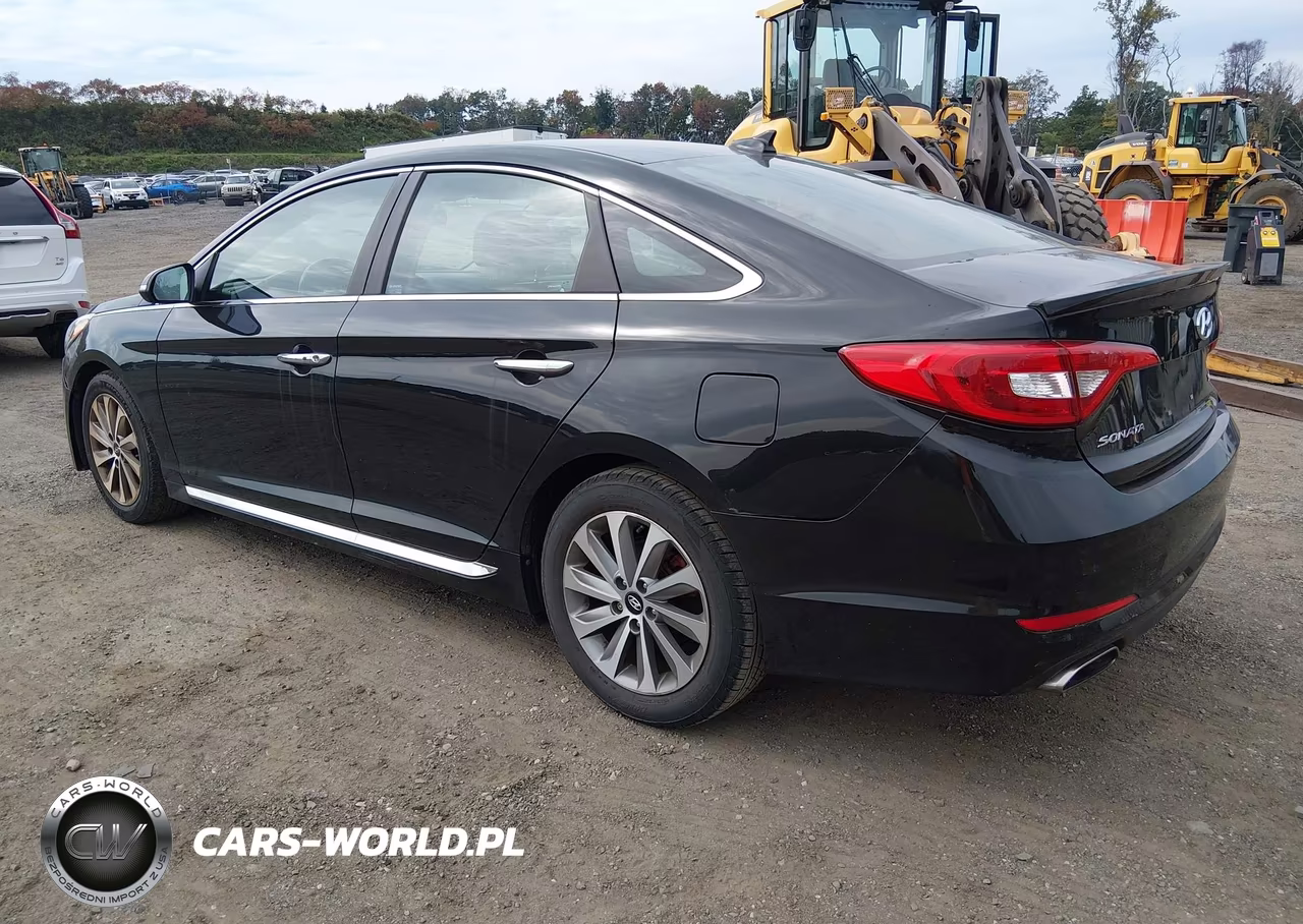 2015 Hyundai Sonata Sport VIN:5NPE34AF1FH094943 - 3