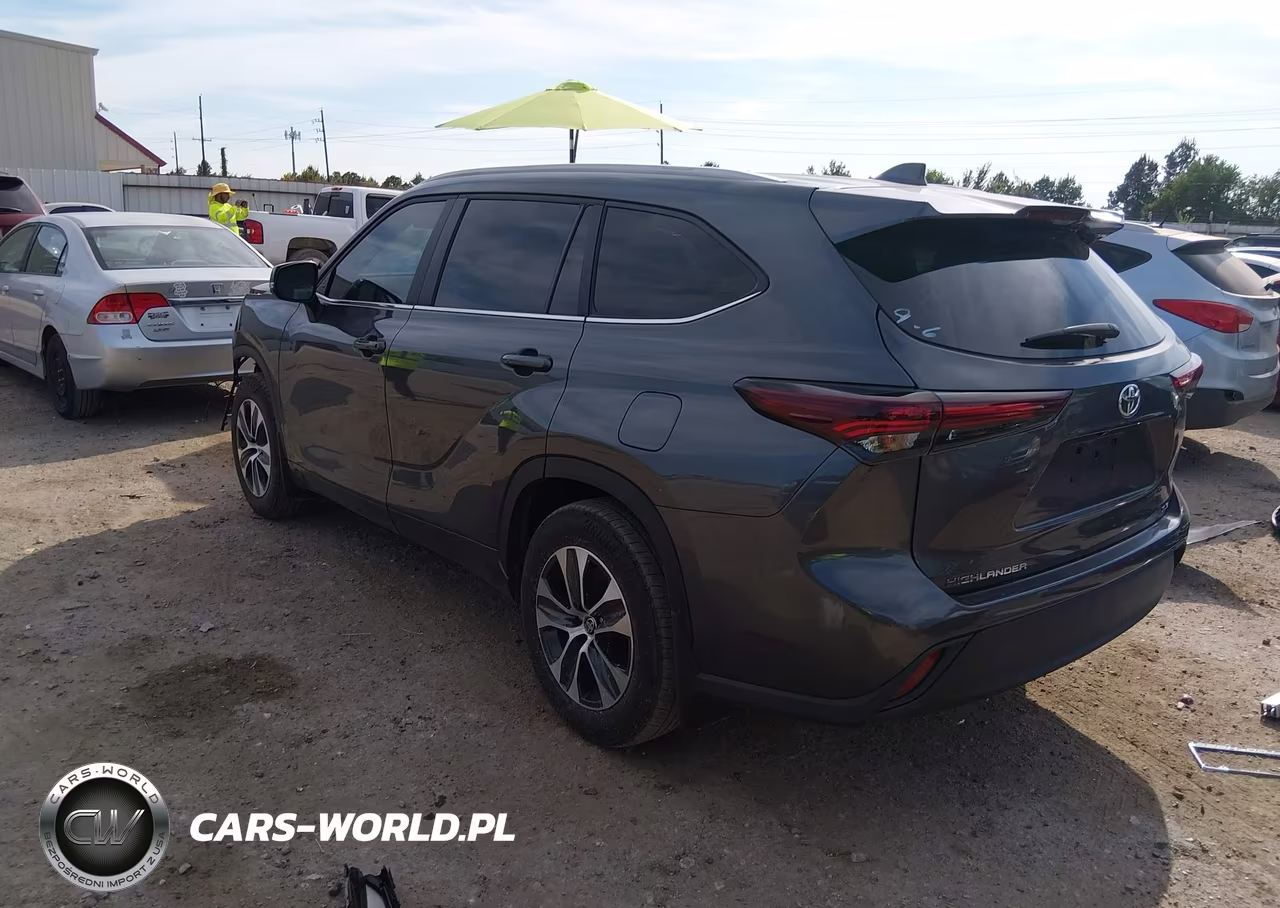 2025 Toyota Highlander Xle VIN:5TDKDRAHXSS556113 - 3