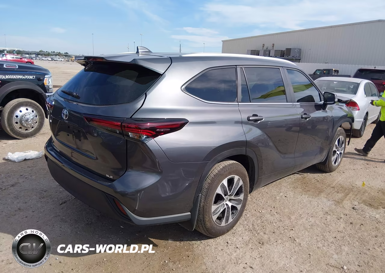 2025 Toyota Highlander Xle VIN:5TDKDRAHXSS556113 - 4