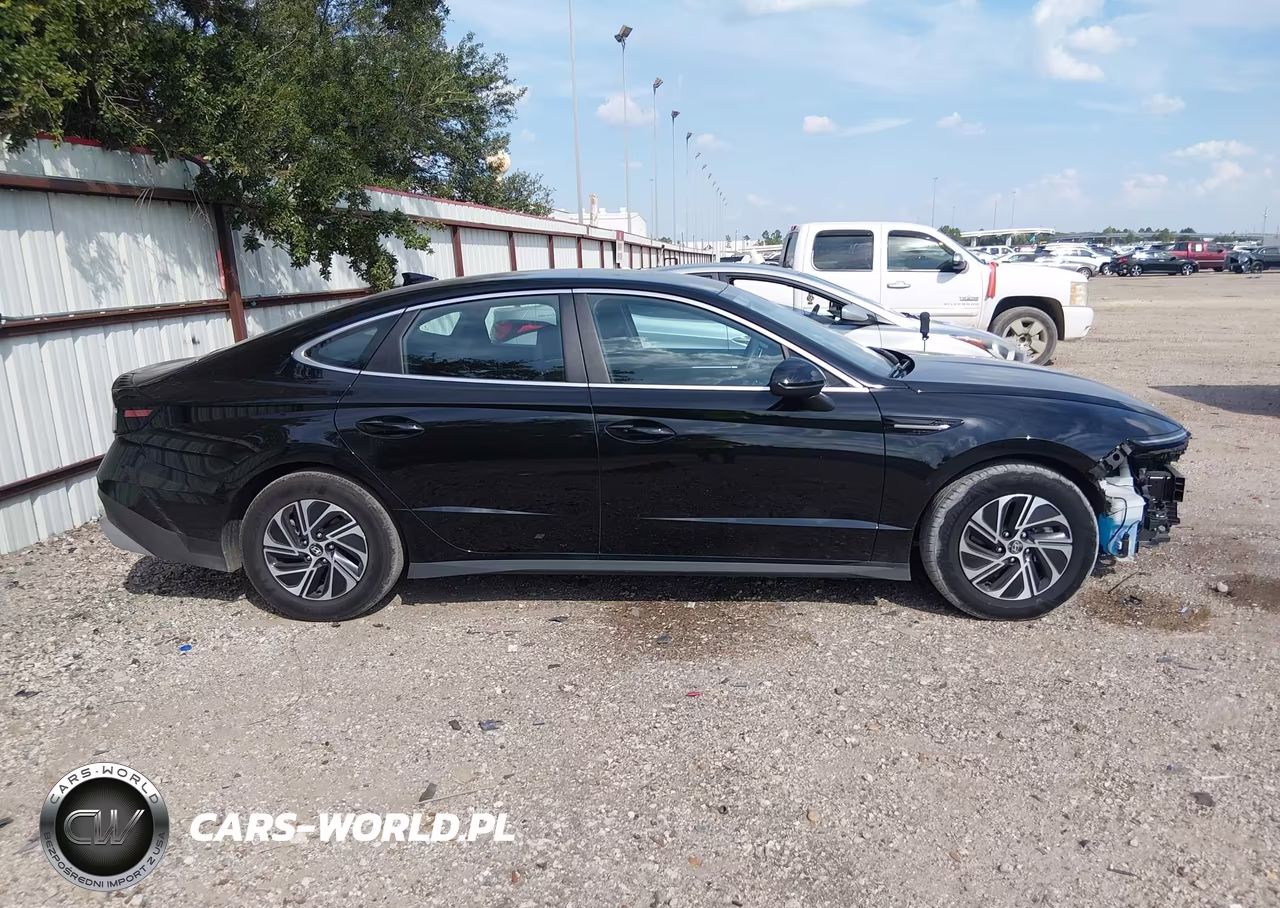 2026 Hyundai Sonata Hybrid Blue VIN:KMHL24JJXTA146051 - 14