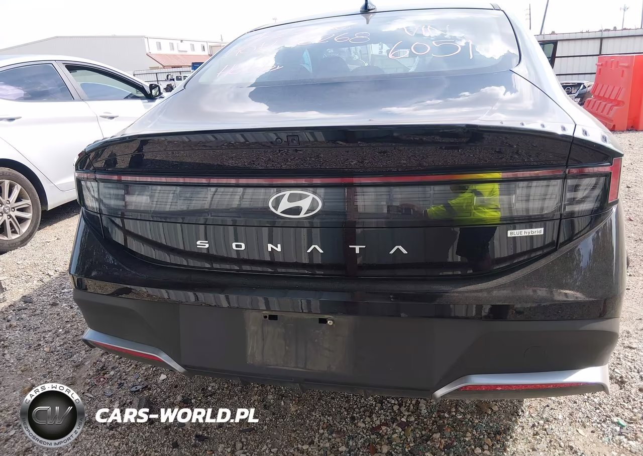 2026 Hyundai Sonata Hybrid Blue VIN:KMHL24JJXTA146051 - 17