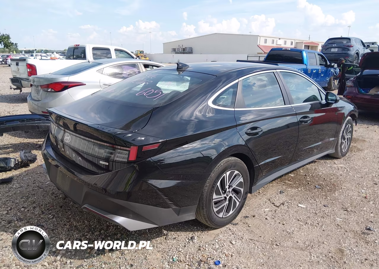 2026 Hyundai Sonata Hybrid Blue VIN:KMHL24JJXTA146051 - 4
