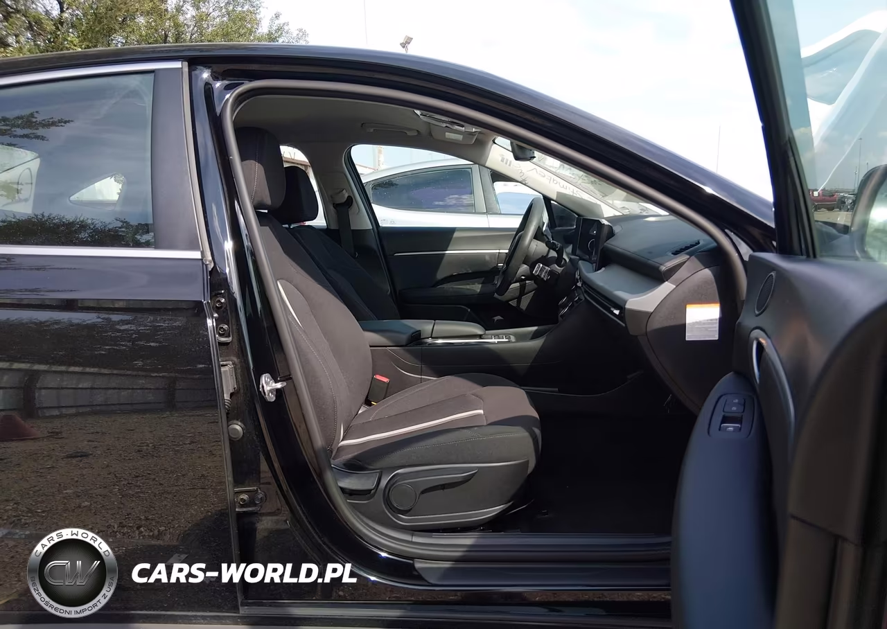 2026 Hyundai Sonata Hybrid Blue VIN:KMHL24JJXTA146051 - 5