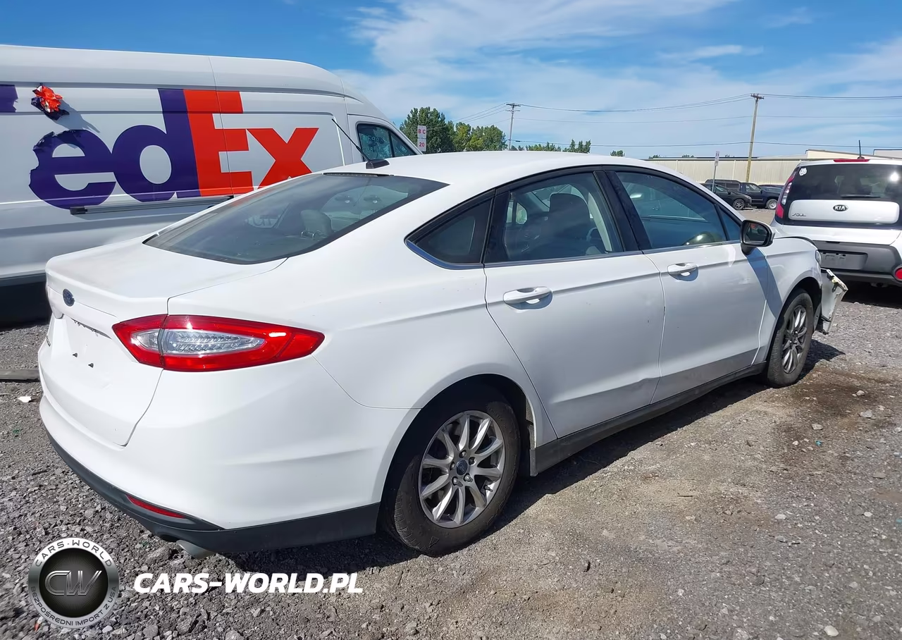 2015 Ford Fusion S VIN:3FA6P0G73FR210552 - 4