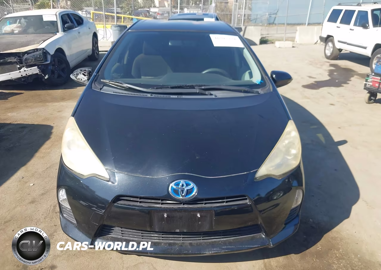 2014 Toyota Prius C Three VIN:JTDKDTB36E1566008 - 13
