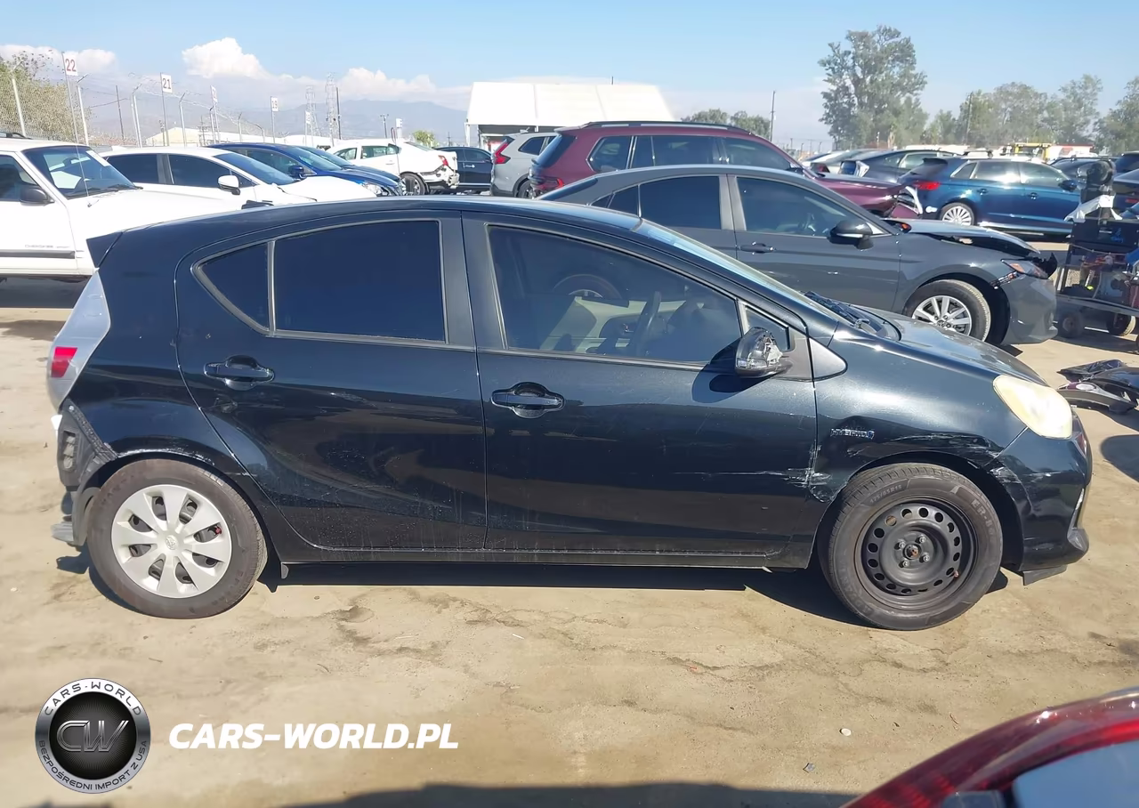 2014 Toyota Prius C Three VIN:JTDKDTB36E1566008 - 14