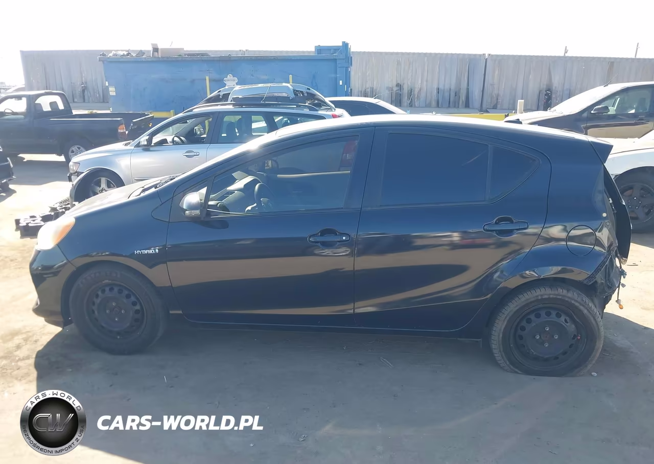 2014 Toyota Prius C Three VIN:JTDKDTB36E1566008 - 15