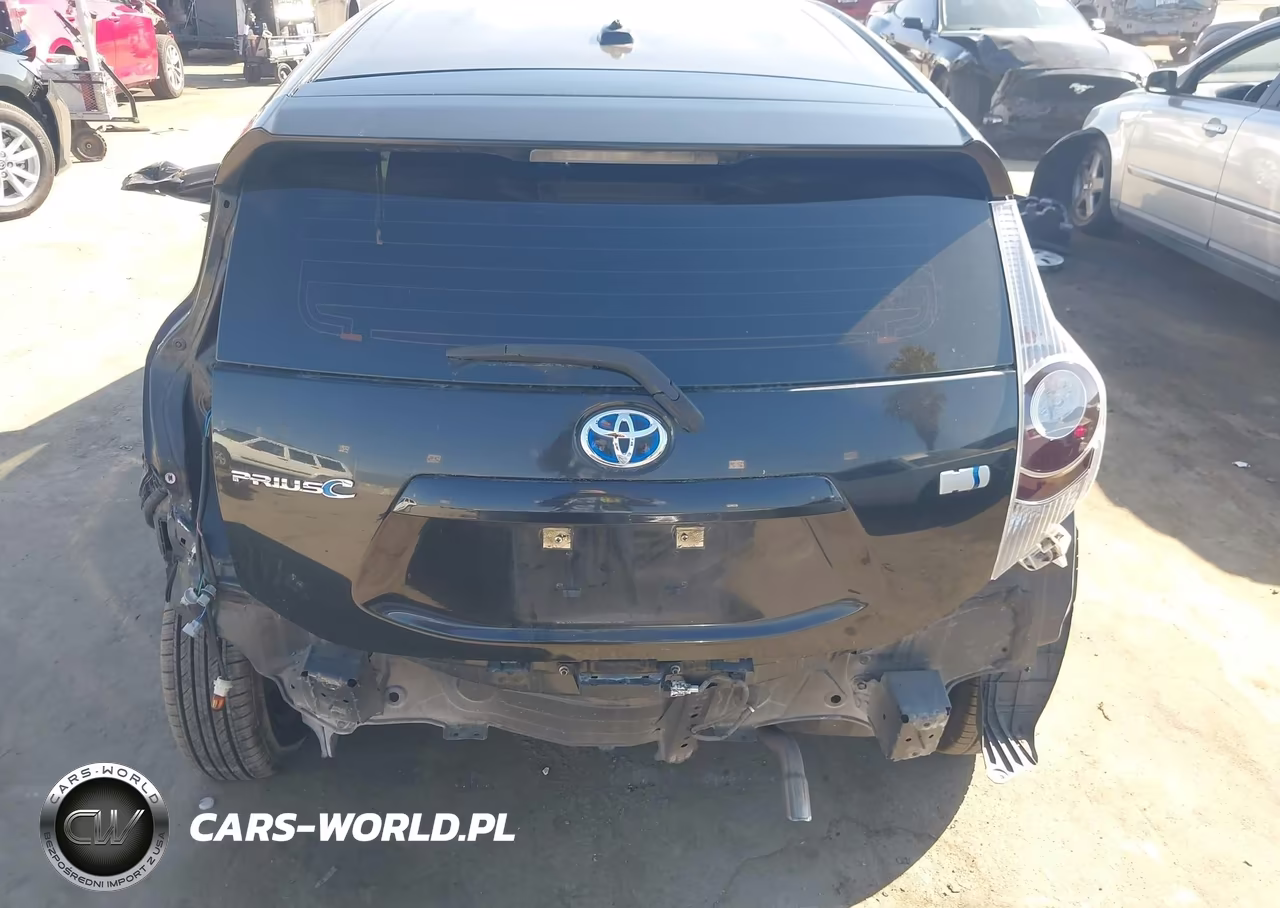 2014 Toyota Prius C Three VIN:JTDKDTB36E1566008 - 17