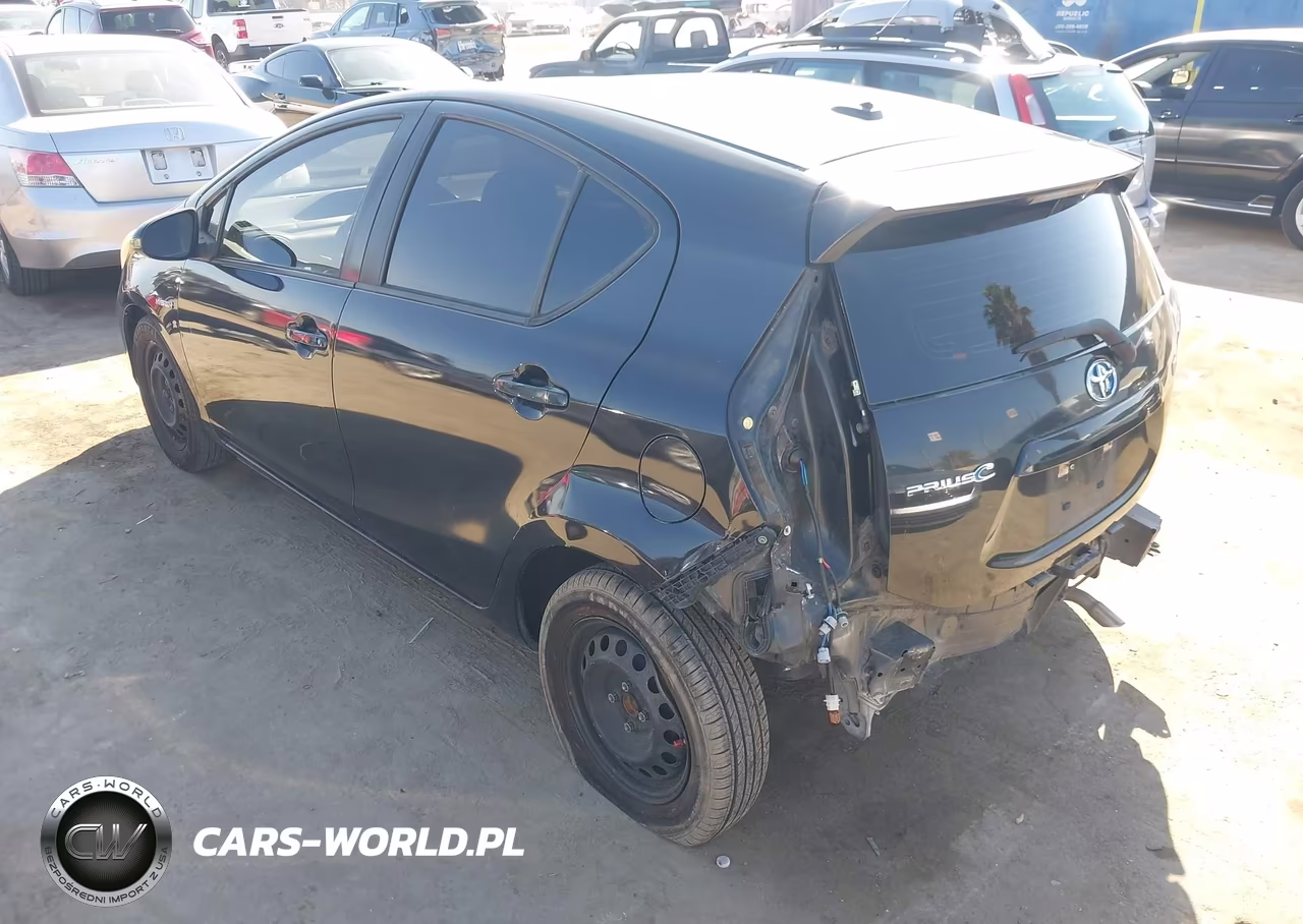 2014 Toyota Prius C Three VIN:JTDKDTB36E1566008 - 3