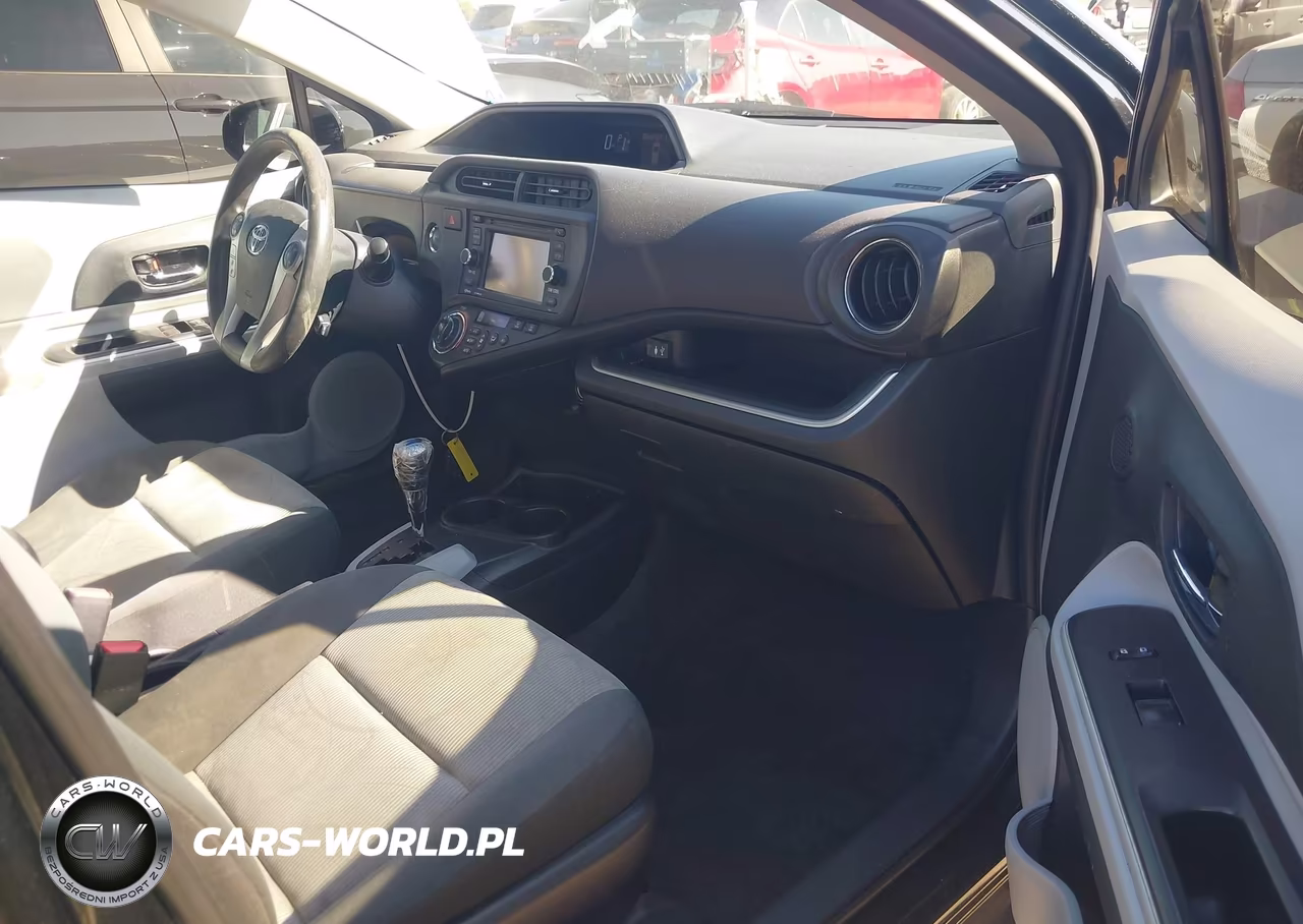 2014 Toyota Prius C Three VIN:JTDKDTB36E1566008 - 5