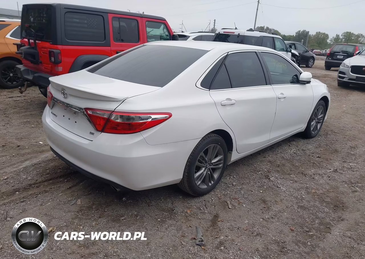 2017 Toyota Camry Se VIN:4T1BF1FK8HU677450 - 4