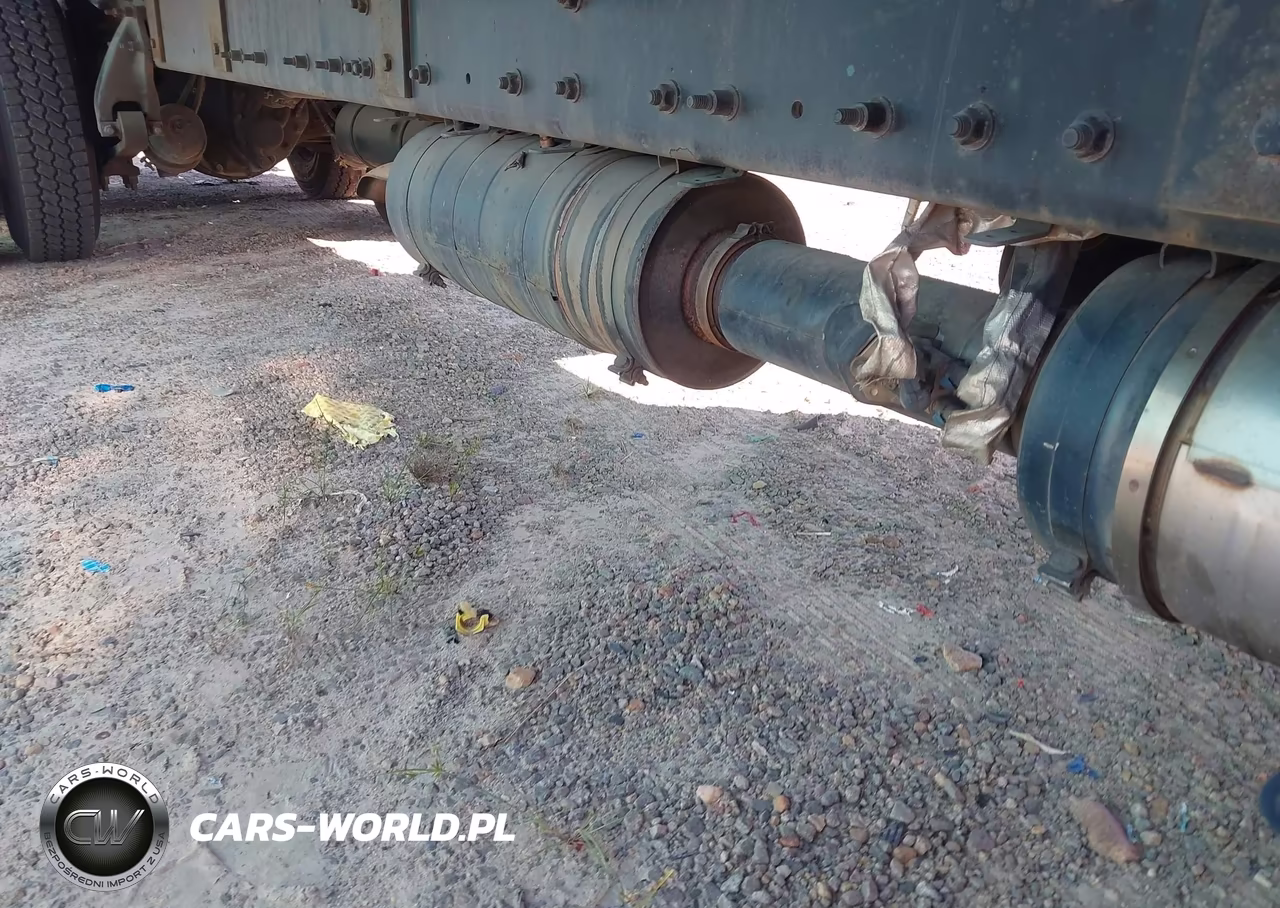 2017 Freightliner M2 106 VIN:1FVHCYCY7HHJA8560 - 12