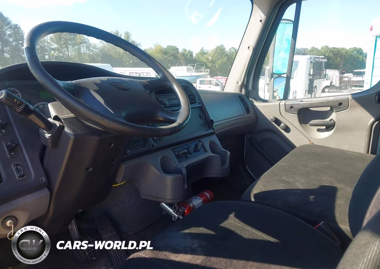 2017 Freightliner M2 106 VIN:1FVHCYCY7HHJA8560 - 7