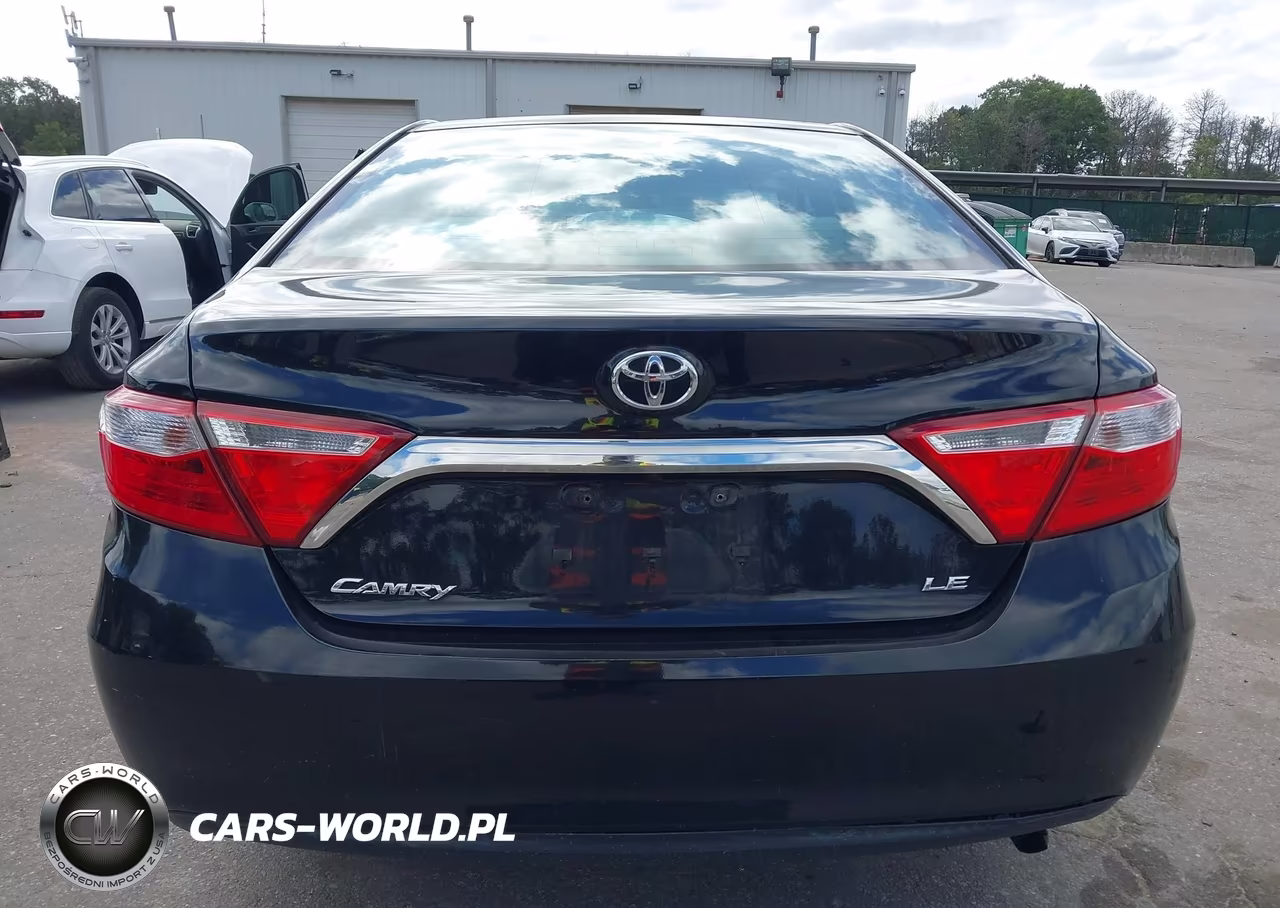 2016 Toyota Camry Le VIN:4T1BF1FK7GU175785 - 17