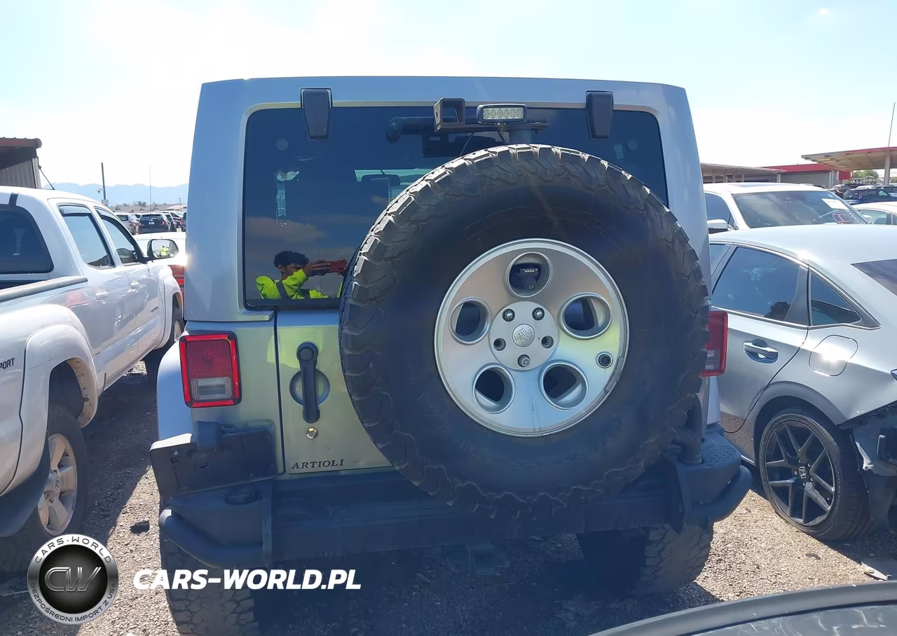 2014 Jeep Wrangler Unlimited Sahara VIN:1C4BJWEGXEL253699 - 16