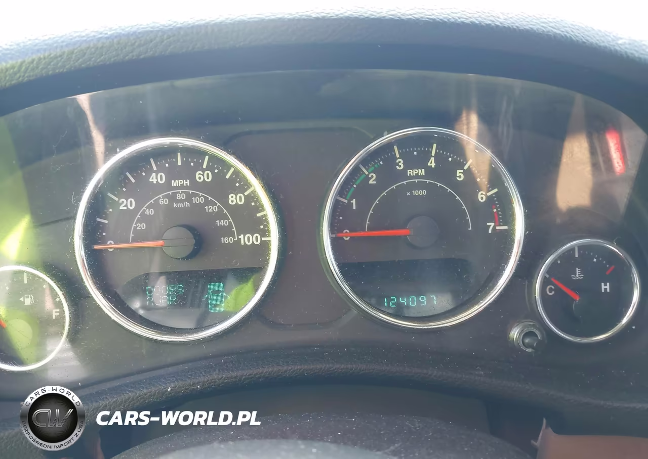 2014 Jeep Wrangler Unlimited Sahara VIN:1C4BJWEGXEL253699 - 7