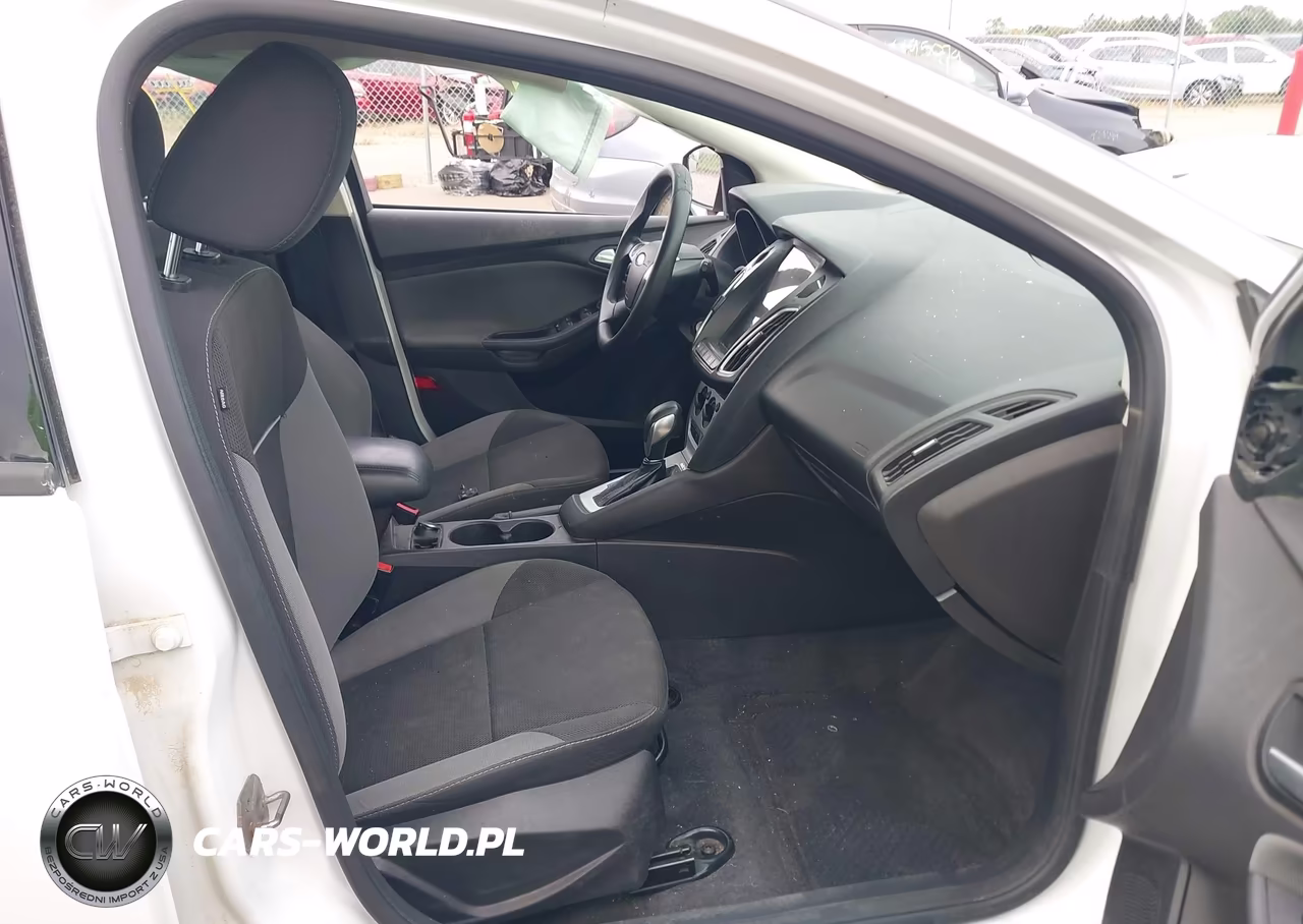 2014 Ford Focus Se VIN:1FADP3K29EL131405 - 5