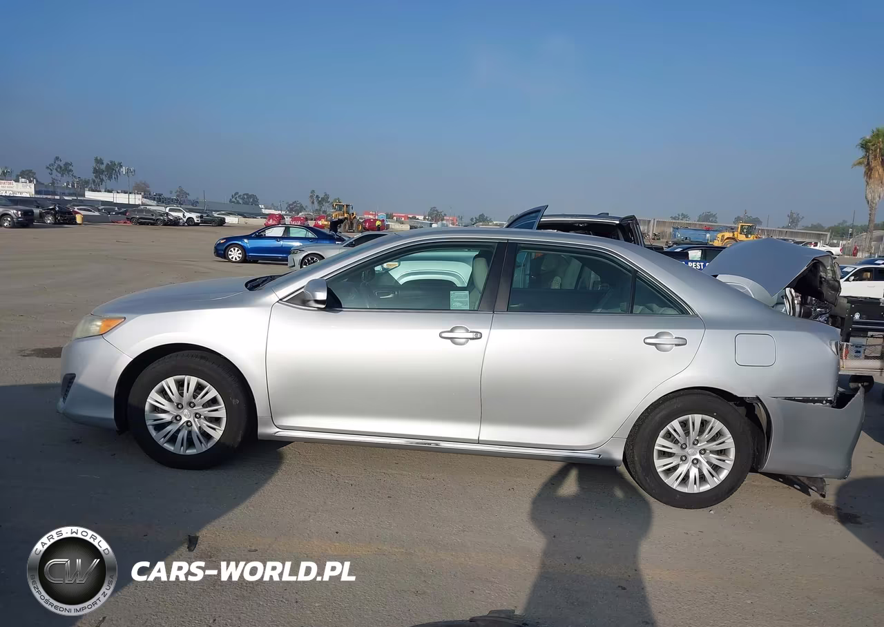 2014 Toyota Camry Le VIN:4T4BF1FK5ER377866 - 14