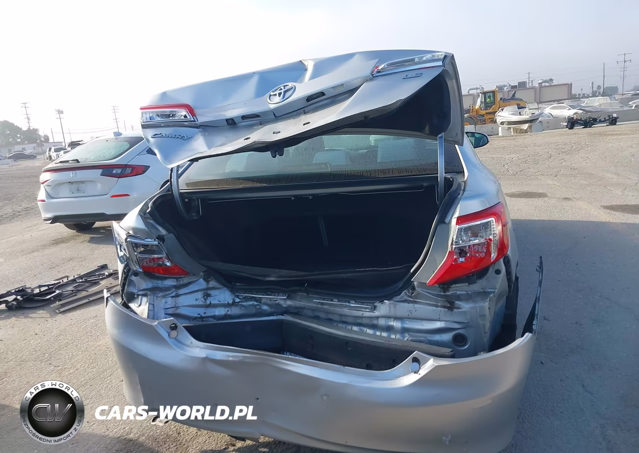 2014 Toyota Camry Le VIN:4T4BF1FK5ER377866 - 16