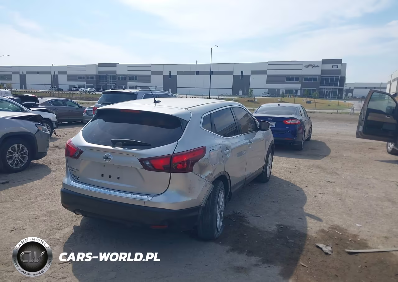 2017 Nissan Rogue Sport S VIN:JN1BJ1CP2HW030889 - 4