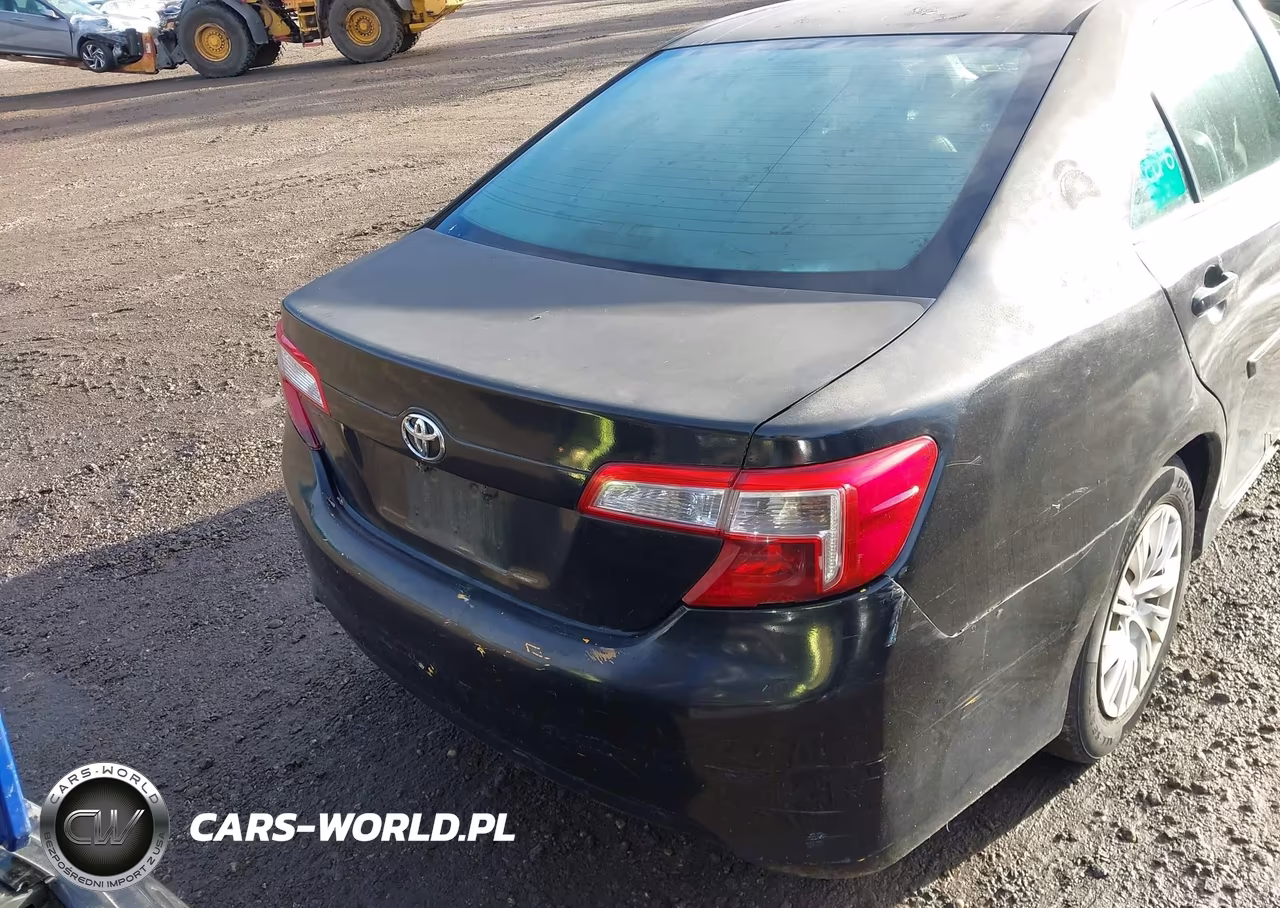 2014 Toyota Camry Le VIN:4T4BF1FK4ER398191 - 16