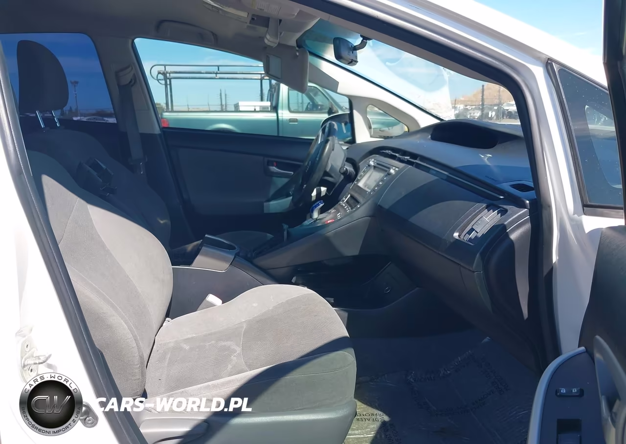 2012 Toyota Prius Two VIN:JTDKN3DU8C0333916 - 5