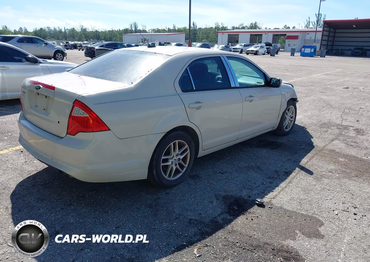 2012 Ford Fusion S VIN:3FAHP0GA9CR389549 - 4