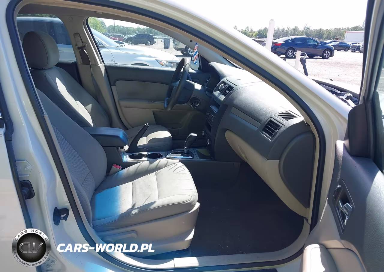 2012 Ford Fusion S VIN:3FAHP0GA9CR389549 - 5