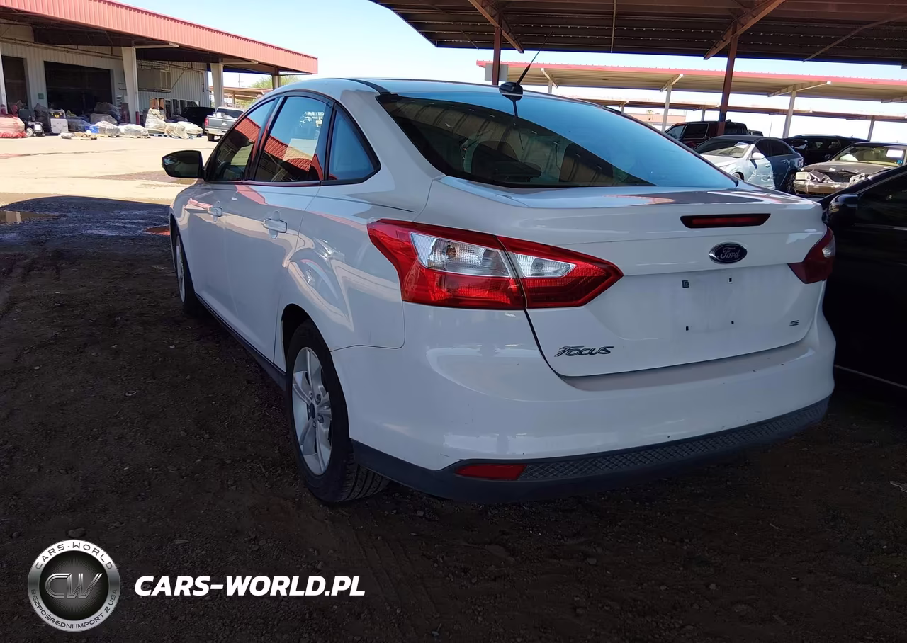 2014 Ford Focus Se VIN:1FADP3F2XEL433392 - 3