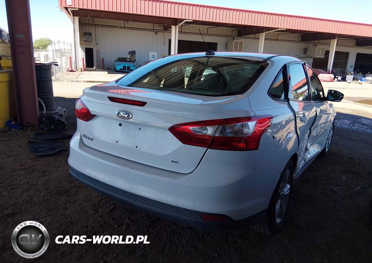 2014 Ford Focus Se VIN:1FADP3F2XEL433392 - 4