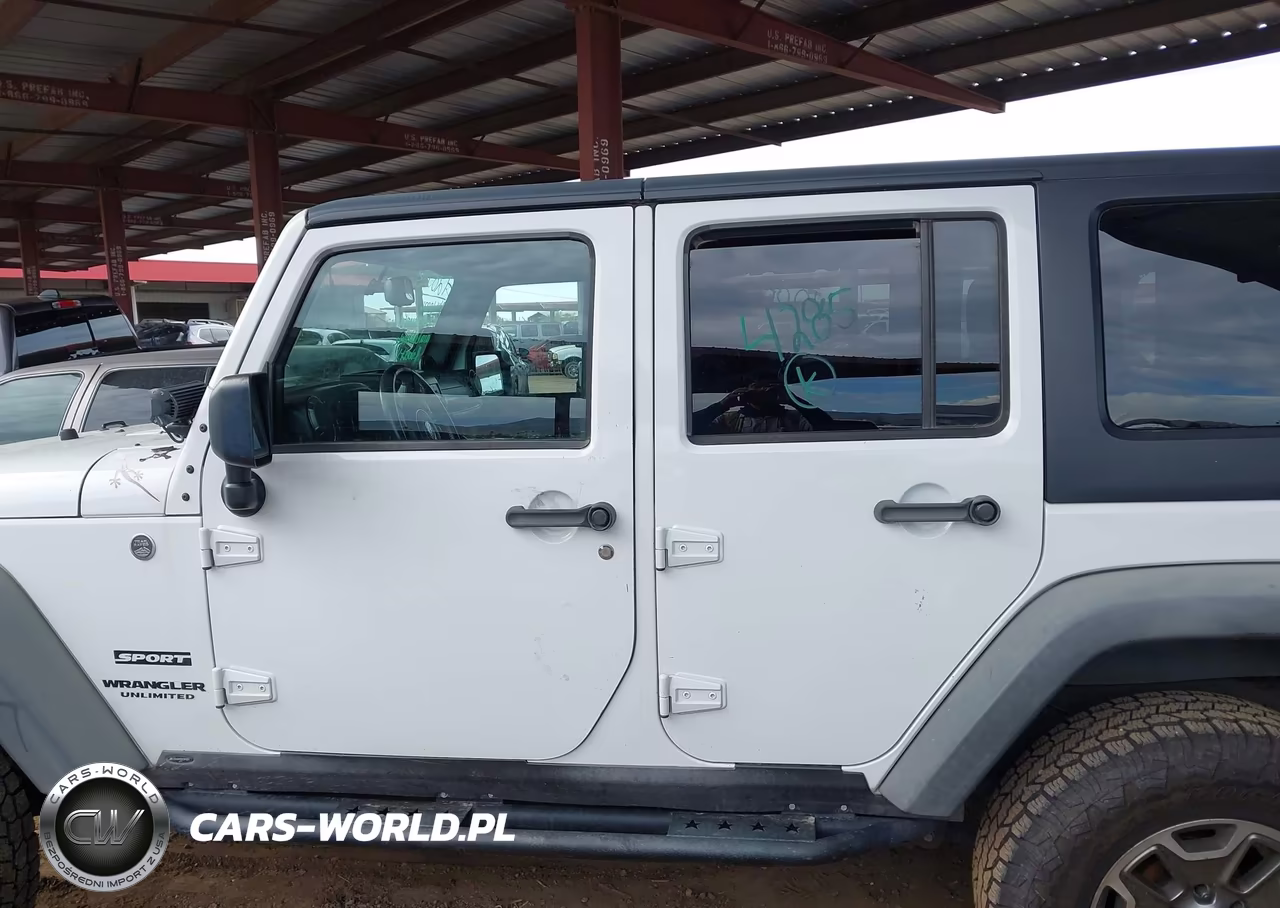 2014 Jeep Wrangler Unlimited Sport VIN:1C4BJWDG2EL194424 - 13