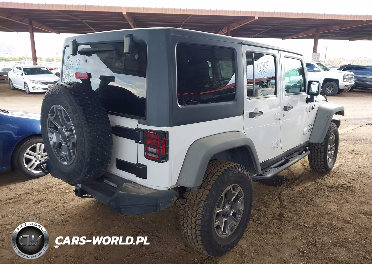 2014 Jeep Wrangler Unlimited Sport VIN:1C4BJWDG2EL194424 - 4