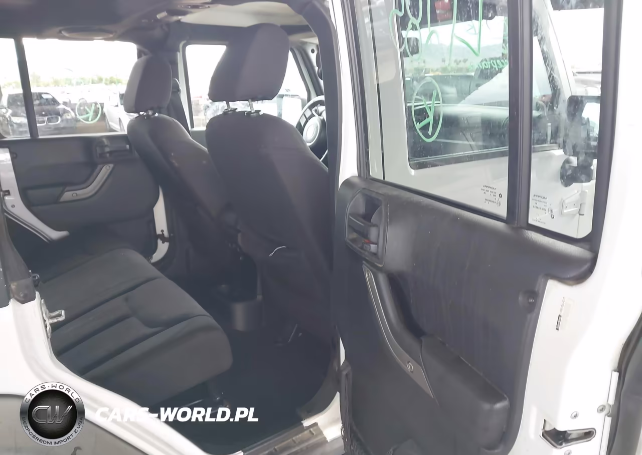 2014 Jeep Wrangler Unlimited Sport VIN:1C4BJWDG2EL194424 - 8