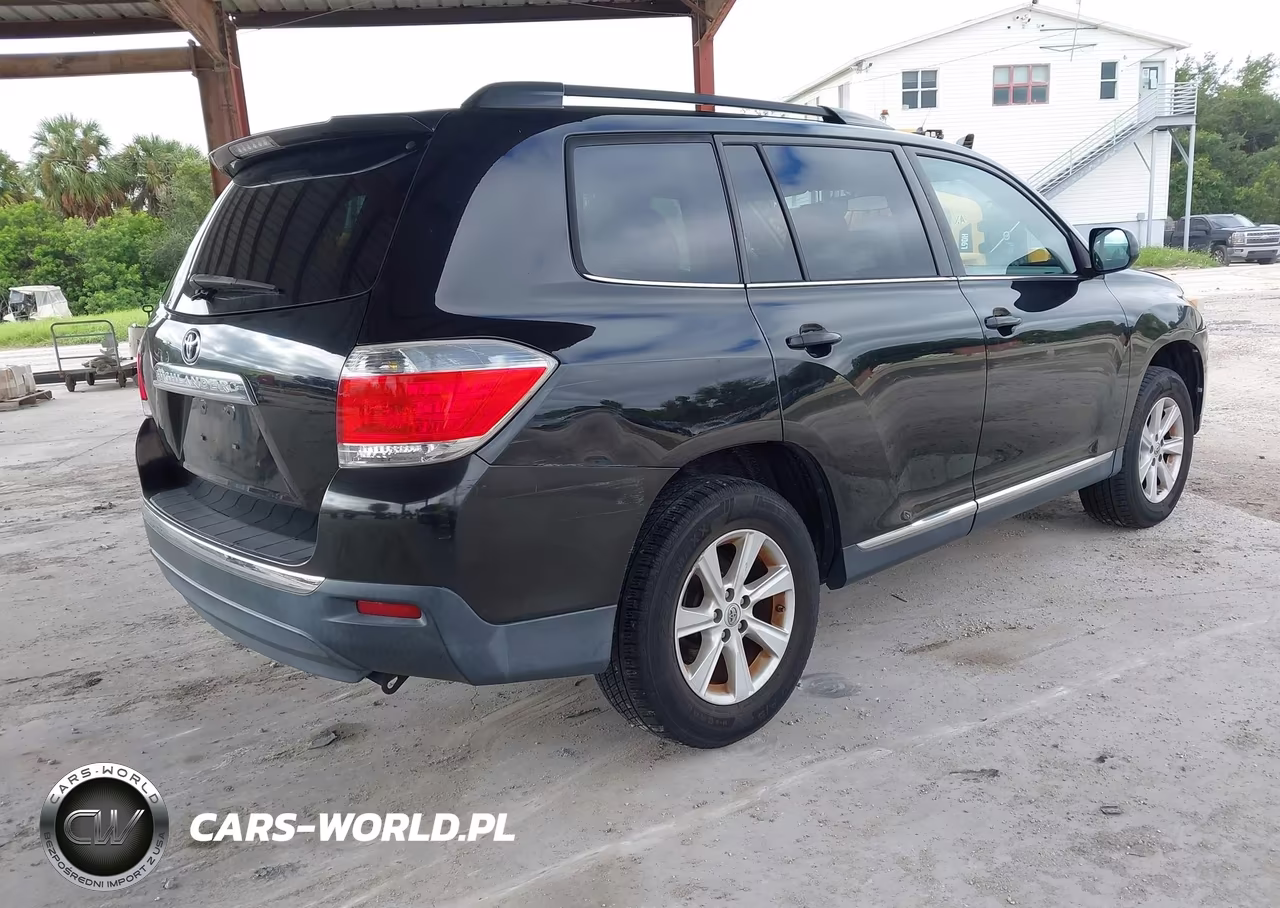 2013 Toyota Highlander Plus VIN:5TDZK3EH2DS137073 - 4